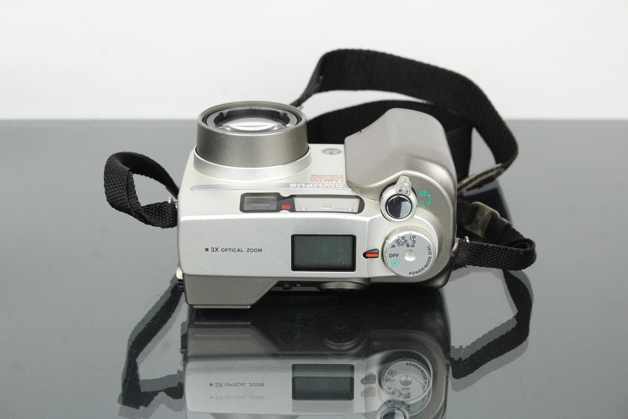 Olympus C - 3020 zoom - Dutch|Thrift