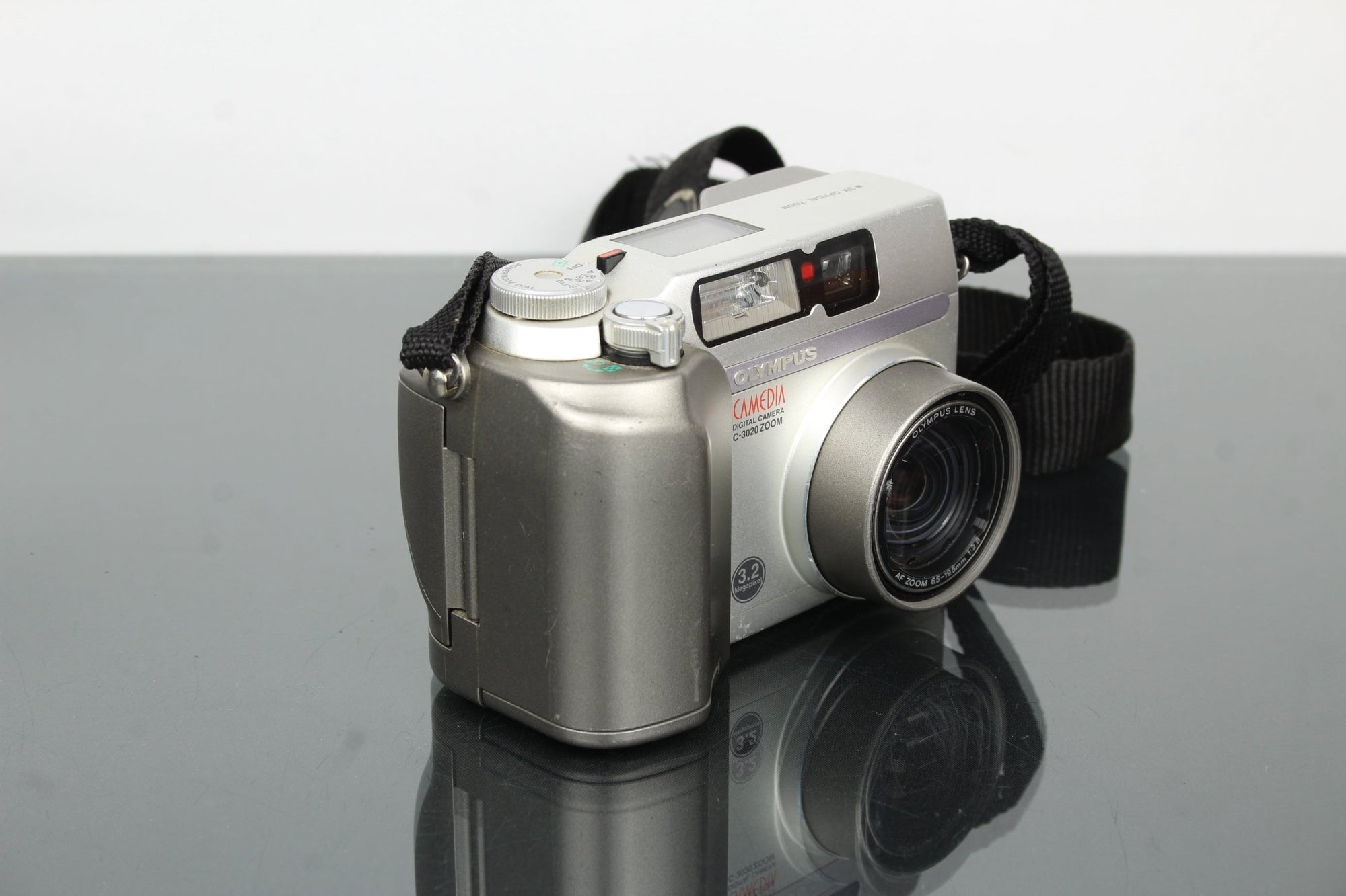 Olympus C - 3020 zoom - Dutch|Thrift