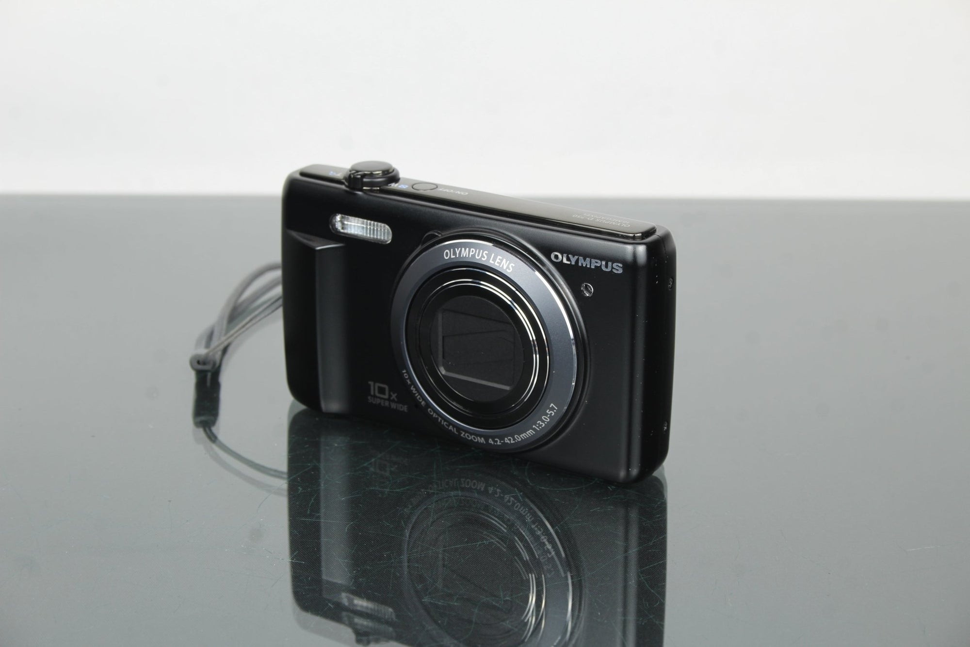 Olympus D750 - Dutch|Thrift