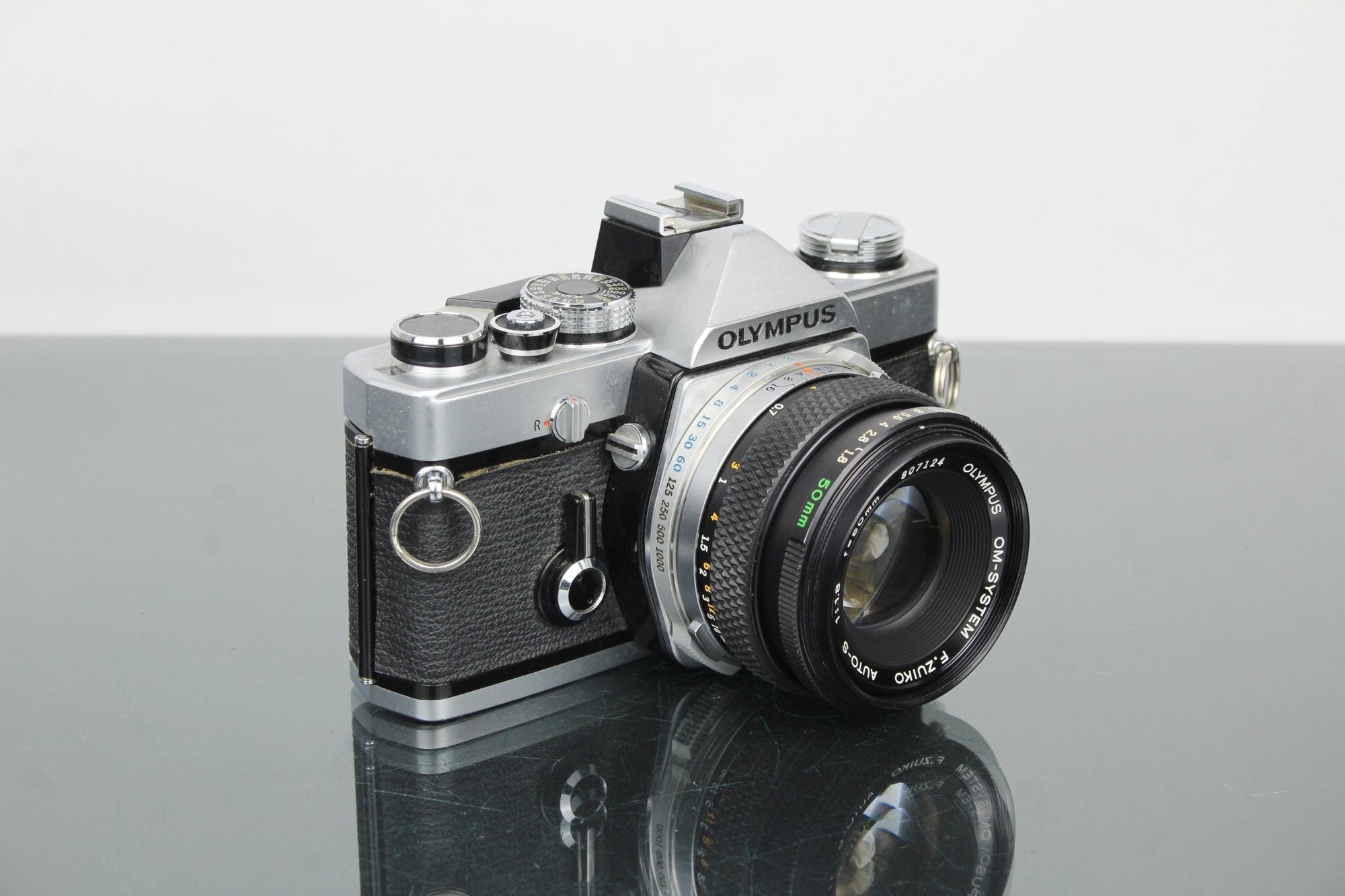 Olympus OM - 1 + 50mm 1.8 Olympus lens - Dutch|Thrift