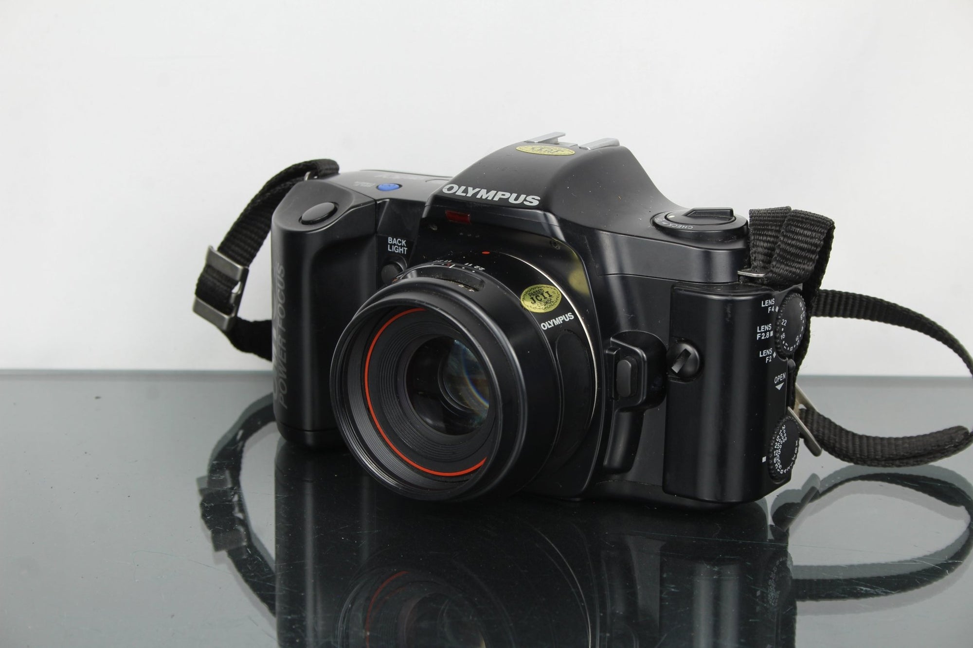 Olympus OM 101 + 50mm 1:2 lens - Dutch|Thrift