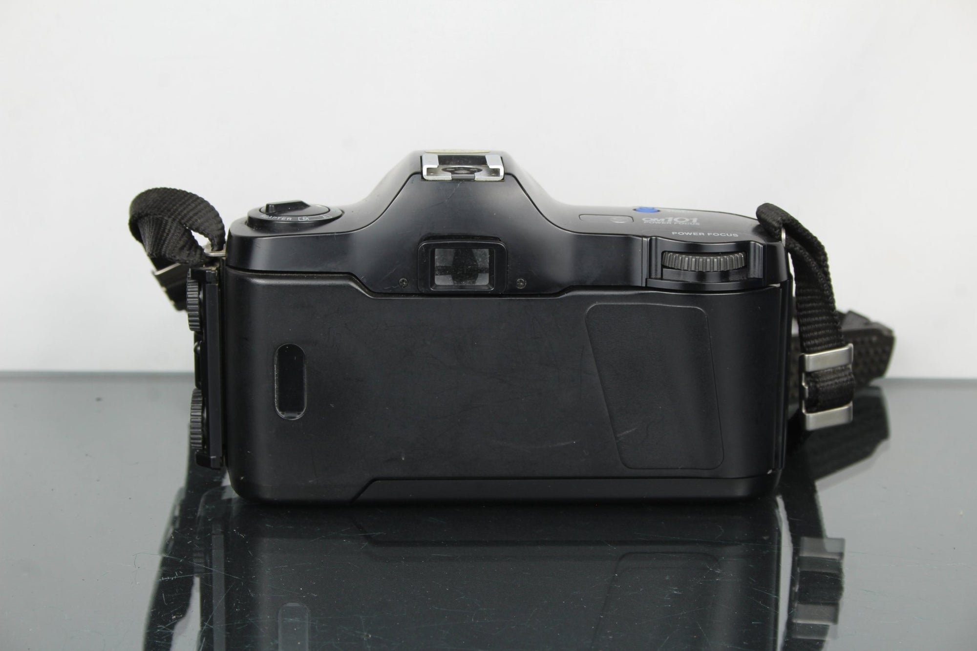 Olympus OM 101 + 50mm 1:2 lens - Dutch|Thrift