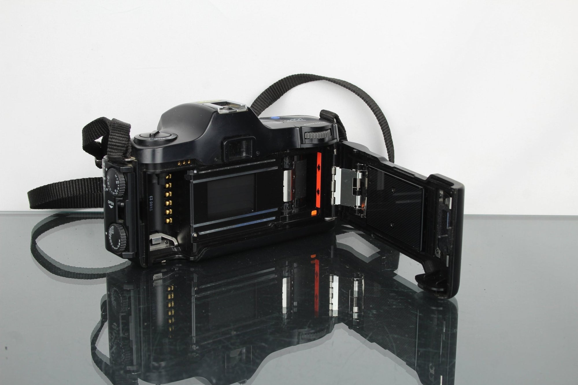 Olympus OM 101 + 50mm 1:2 lens - Dutch|Thrift