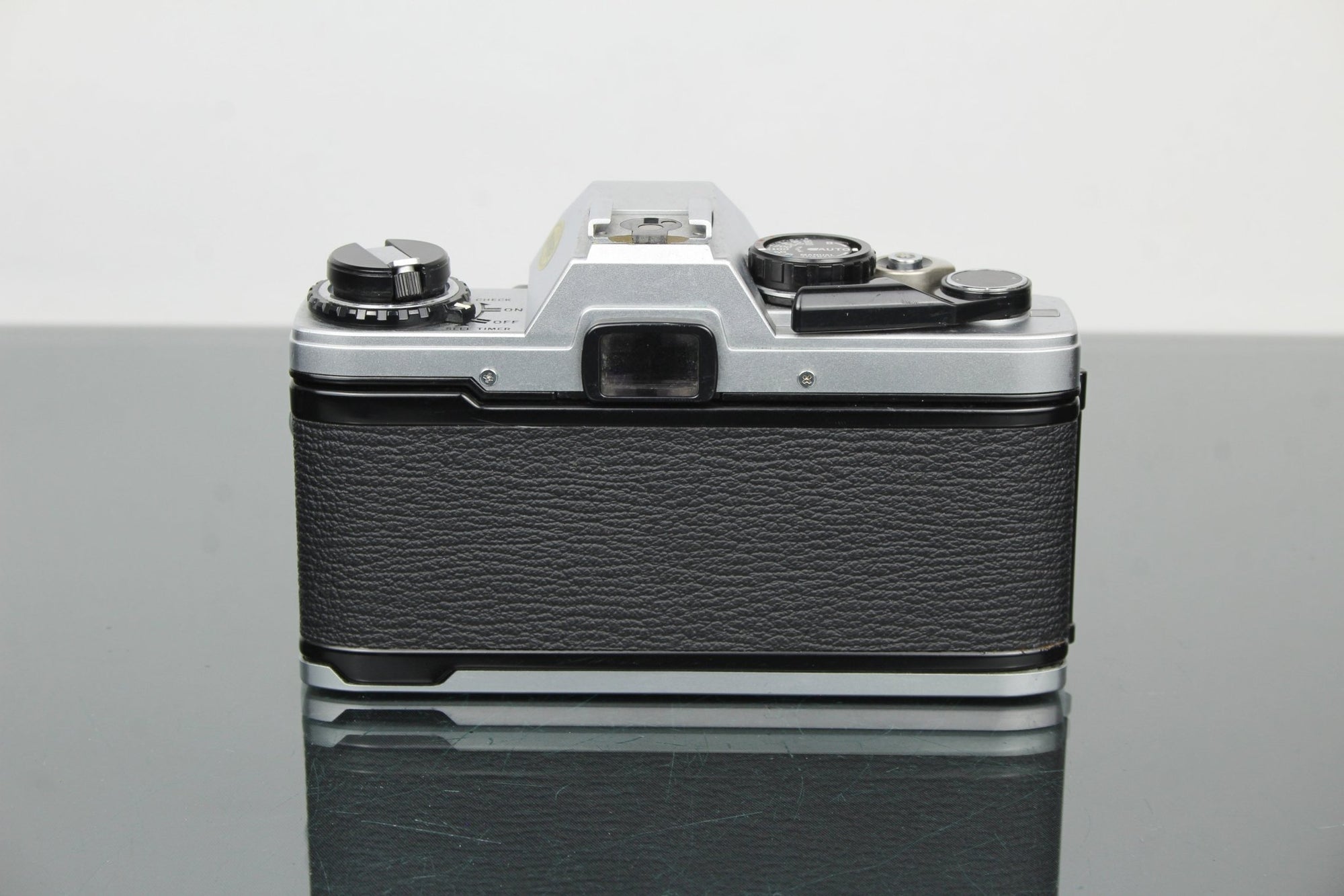 Olympus OM10 + OM Zuiko 50mm 1.8 lens - Dutch|Thrift