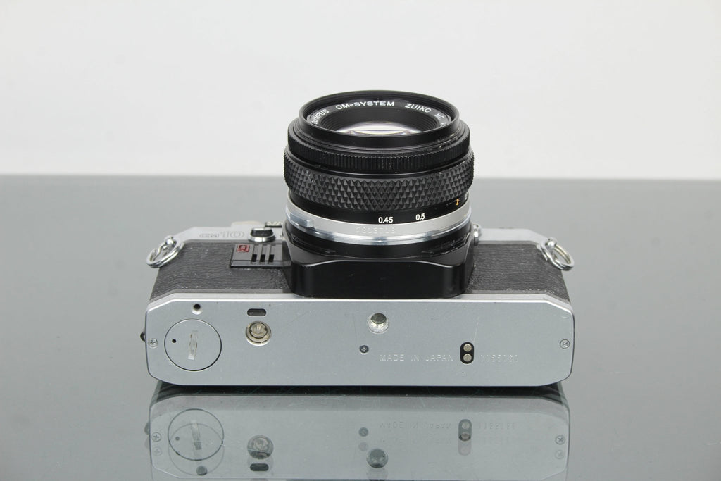 Olympus OM10 + OM Zuiko 50mm 1.8 lens - Dutch|Thrift