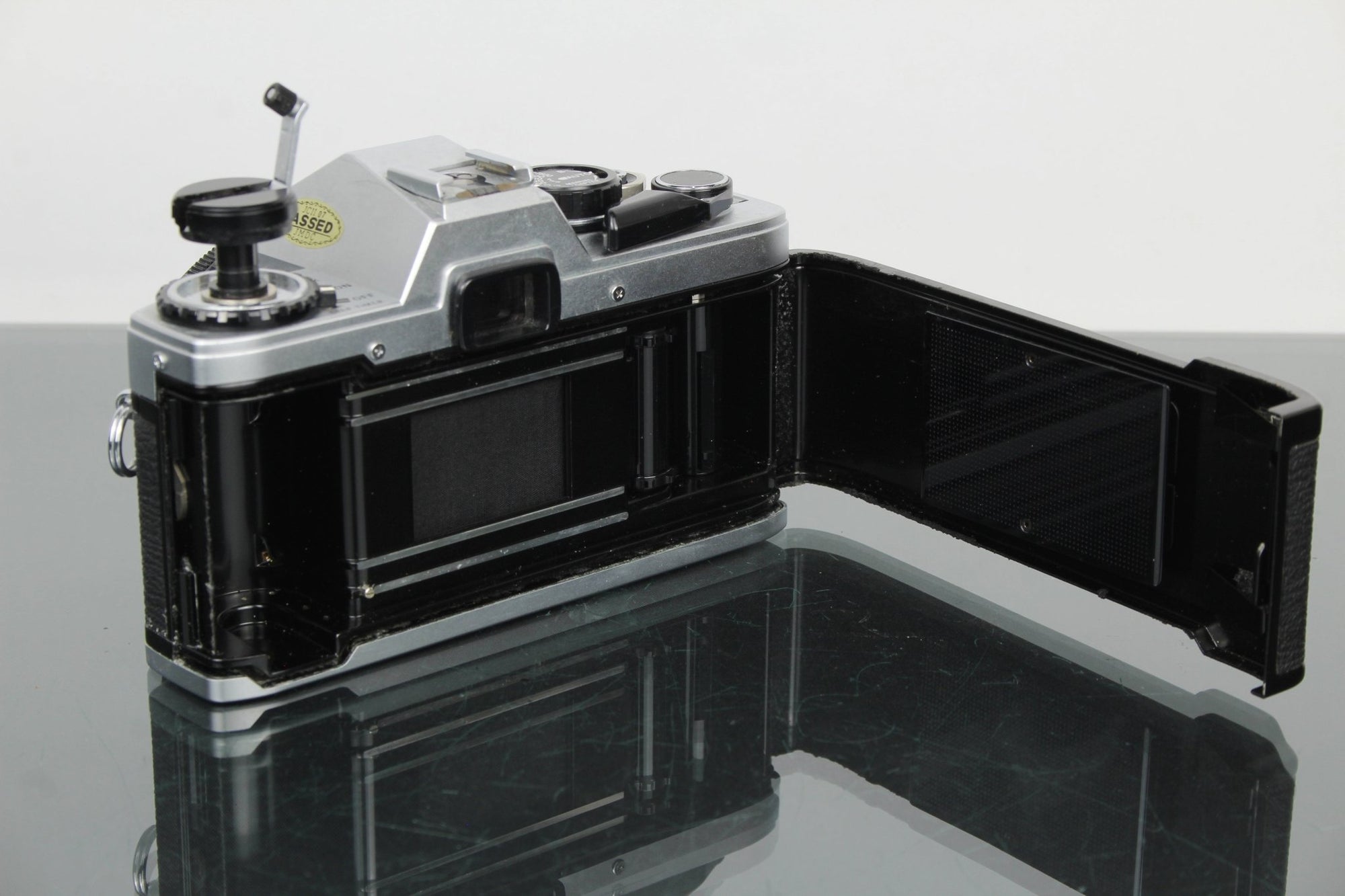 Olympus OM10 + OM Zuiko 50mm 1.8 lens - Dutch|Thrift