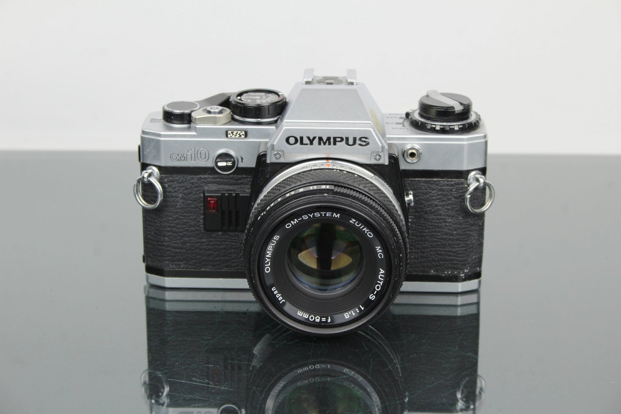 Olympus OM10 + OM Zuiko 50mm 1.8 lens - Dutch|Thrift