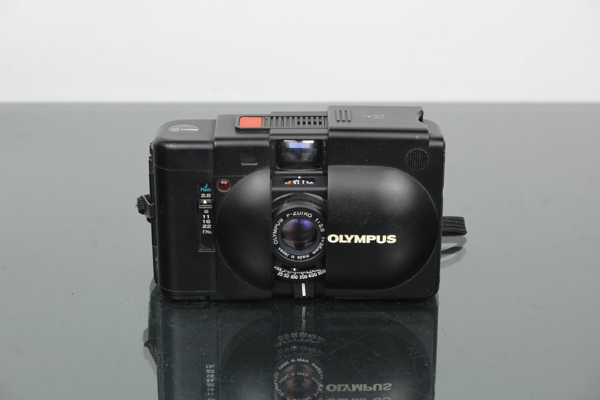 Olympus XA - Dutch|Thrift