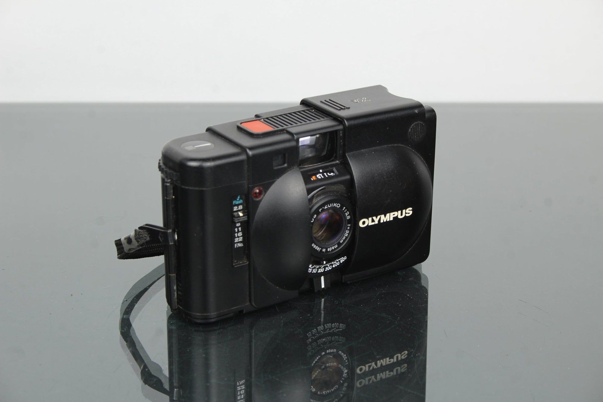 Olympus XA - Dutch|Thrift