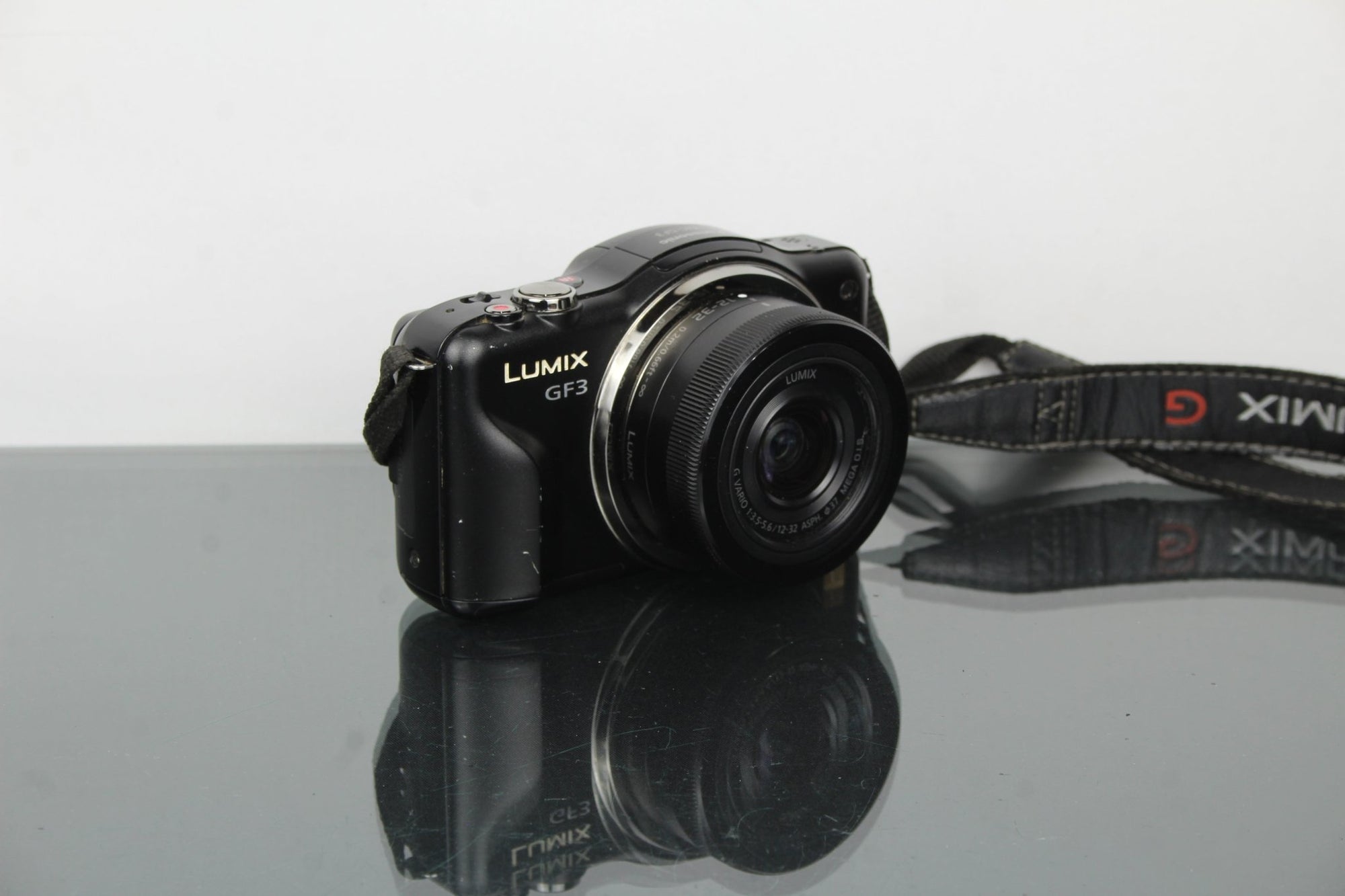Panasonic Lumix DMC - Gf3 + Lens - Dutch|Thrift