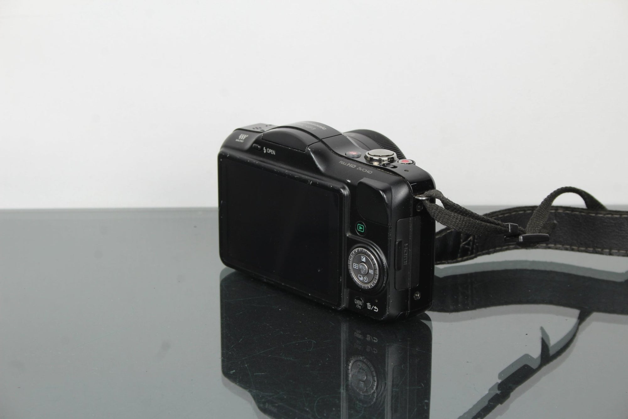 Panasonic Lumix DMC - Gf3 + Lens - Dutch|Thrift