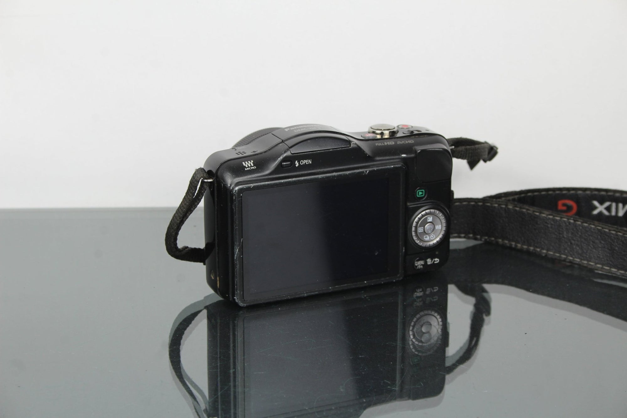 Panasonic Lumix DMC - Gf3 + Lens - Dutch|Thrift