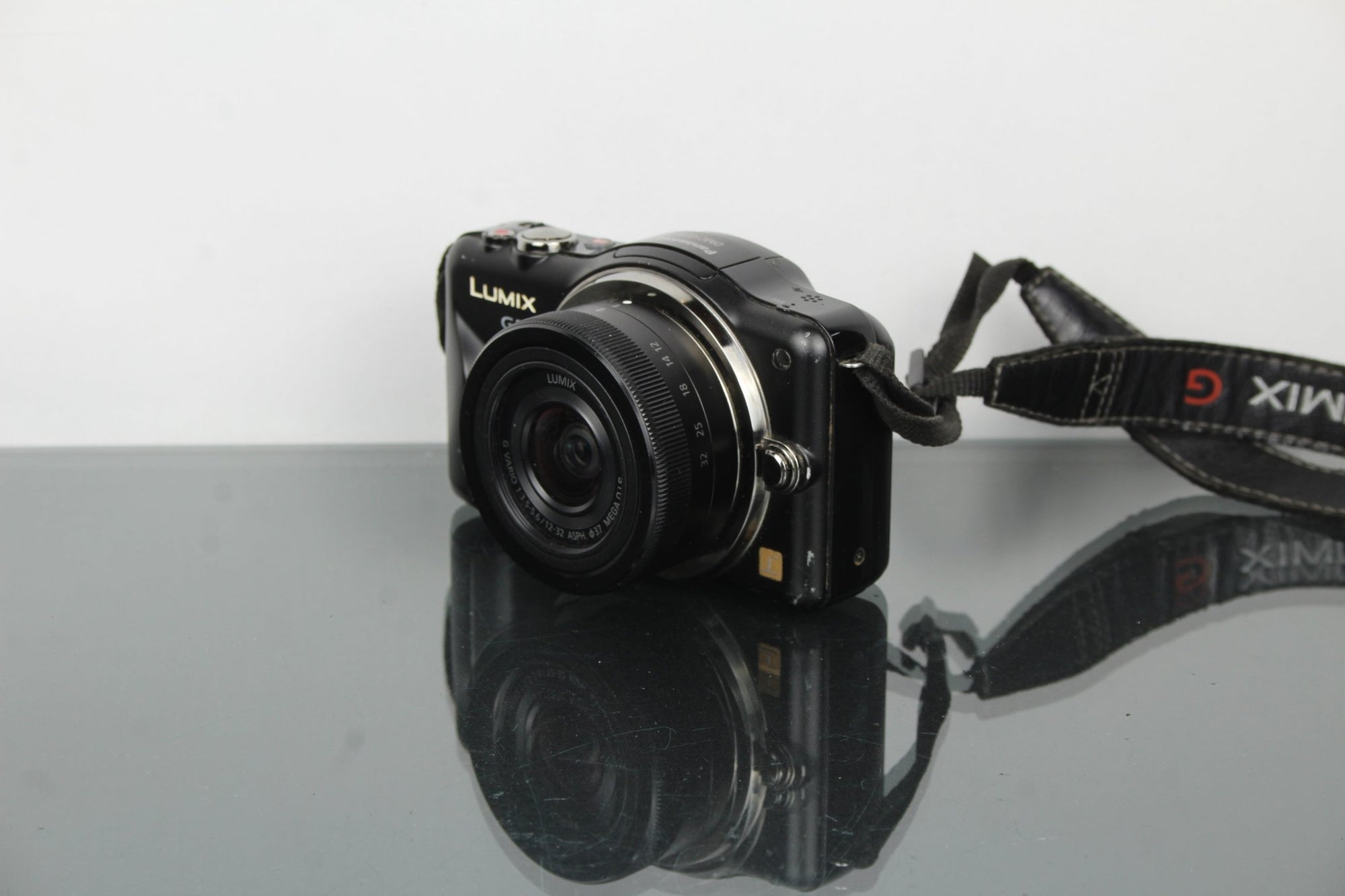 Panasonic Lumix DMC - Gf3 + Lens - Dutch|Thrift