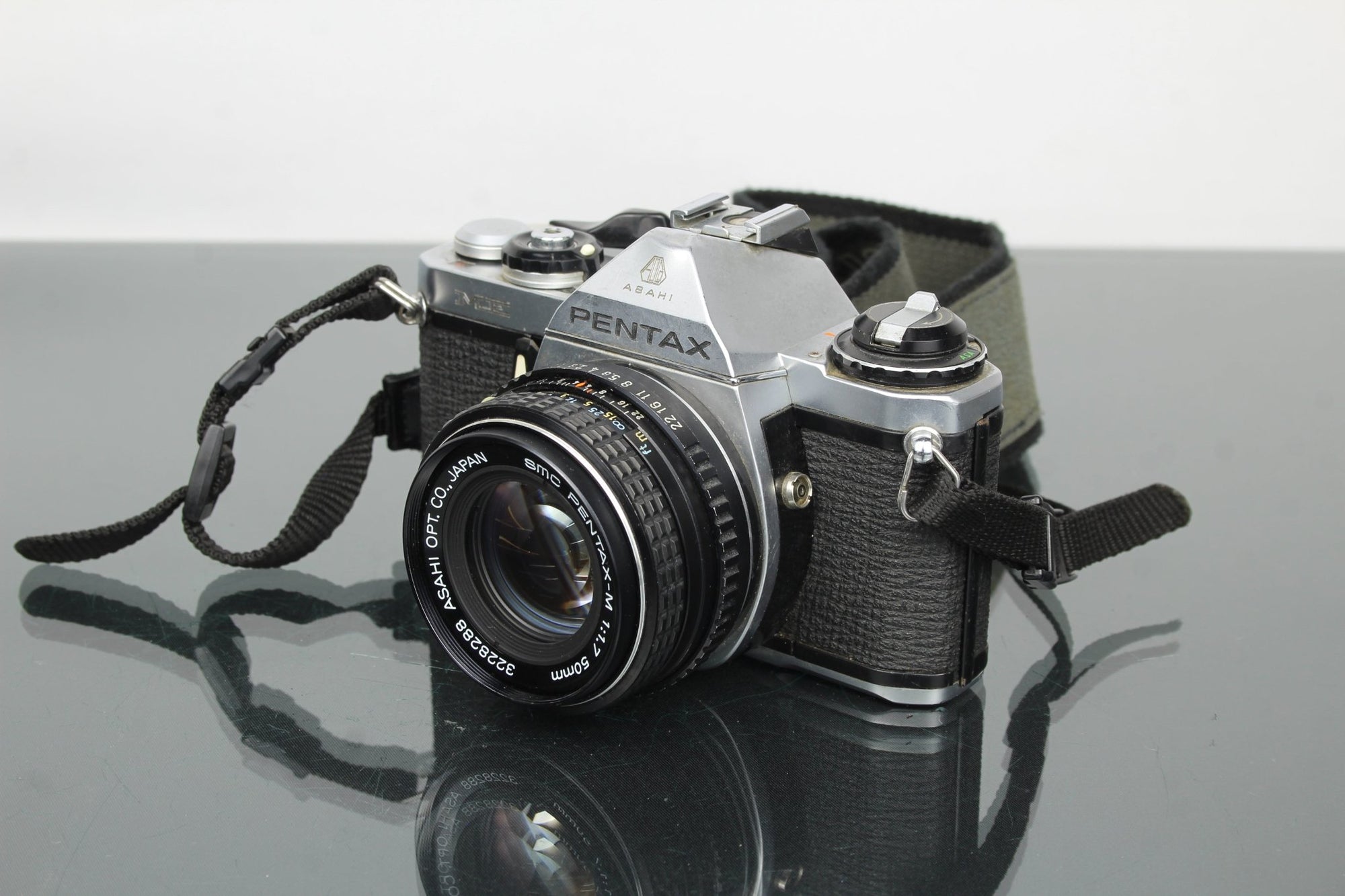 Pentax ME + Pentax - M 50mm 1.7 lens - Dutch|Thrift