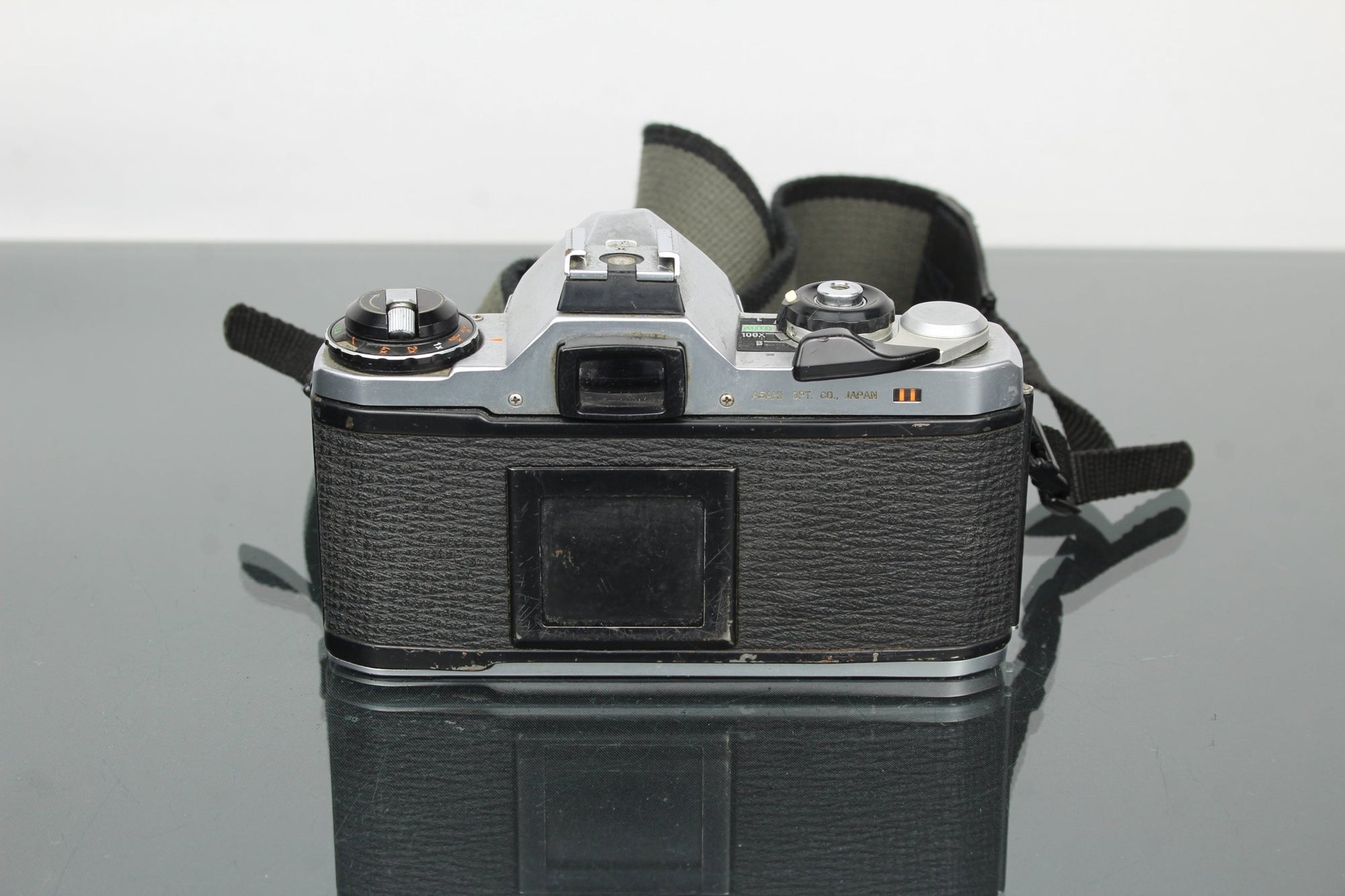 Pentax ME + Pentax - M 50mm 1.7 lens - Dutch|Thrift