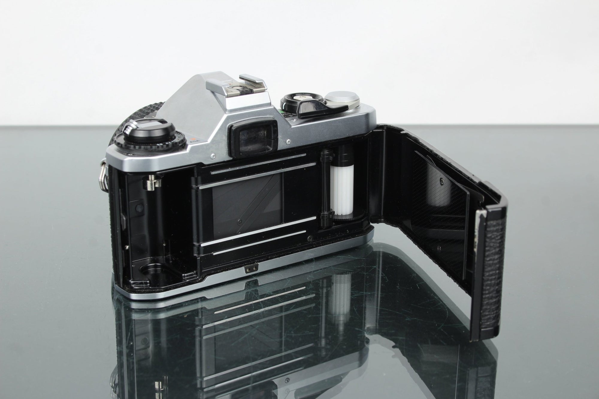 Pentax MG + Revuenon 1:2.8 28mm lens - Dutch|Thrift