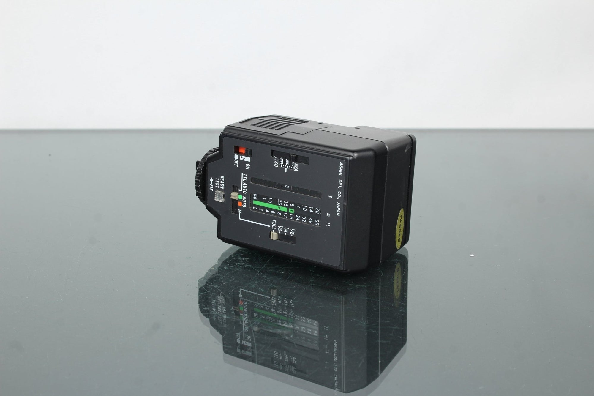 Pentax P30 + SMC Pentax - A 1:1.7 50mm lens - Dutch|Thrift