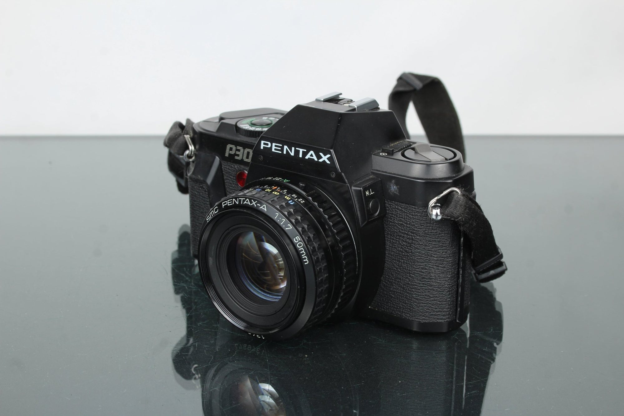 Pentax P30 + SMC Pentax - A 1:1.7 50mm lens - Dutch|Thrift