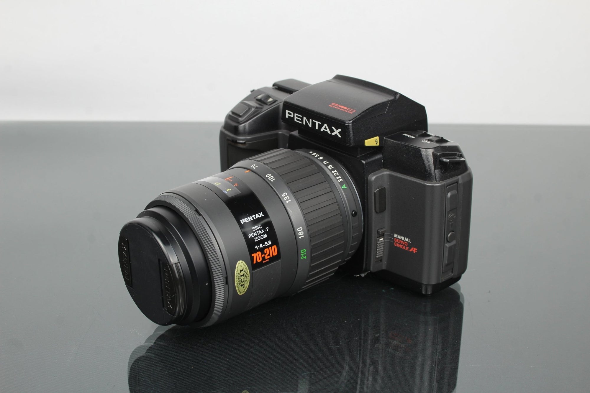 Pentax SFX N + SMC Pentax F Zoom 70 - 210mm f/4 - 5.6 lens - Dutch|Thrift