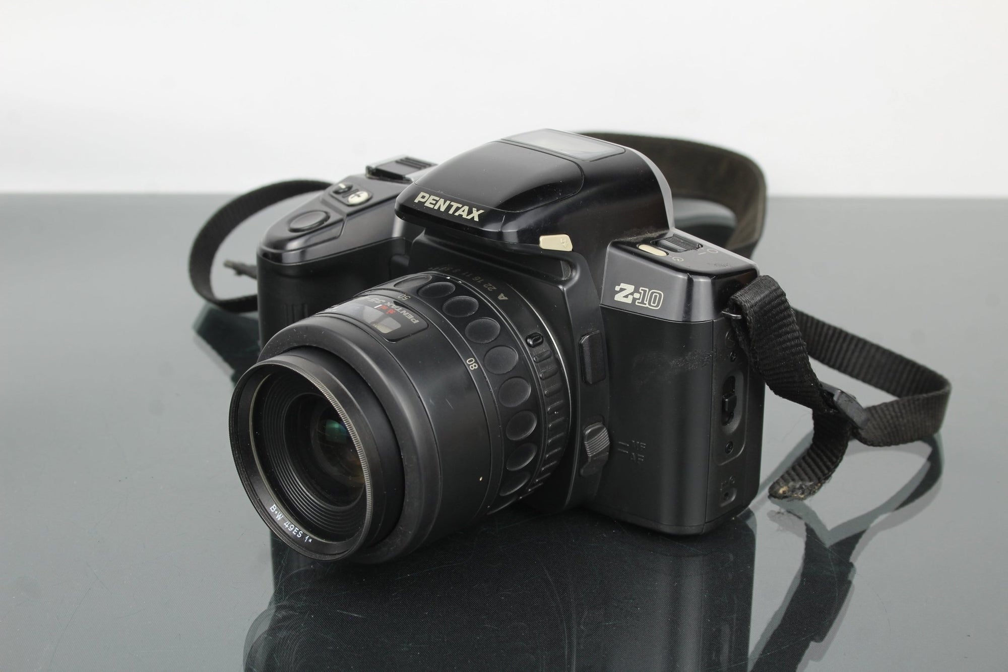 Pentax Z - 10 + 1:4 - 5.6 35 - 80mm lens - Dutch|Thrift