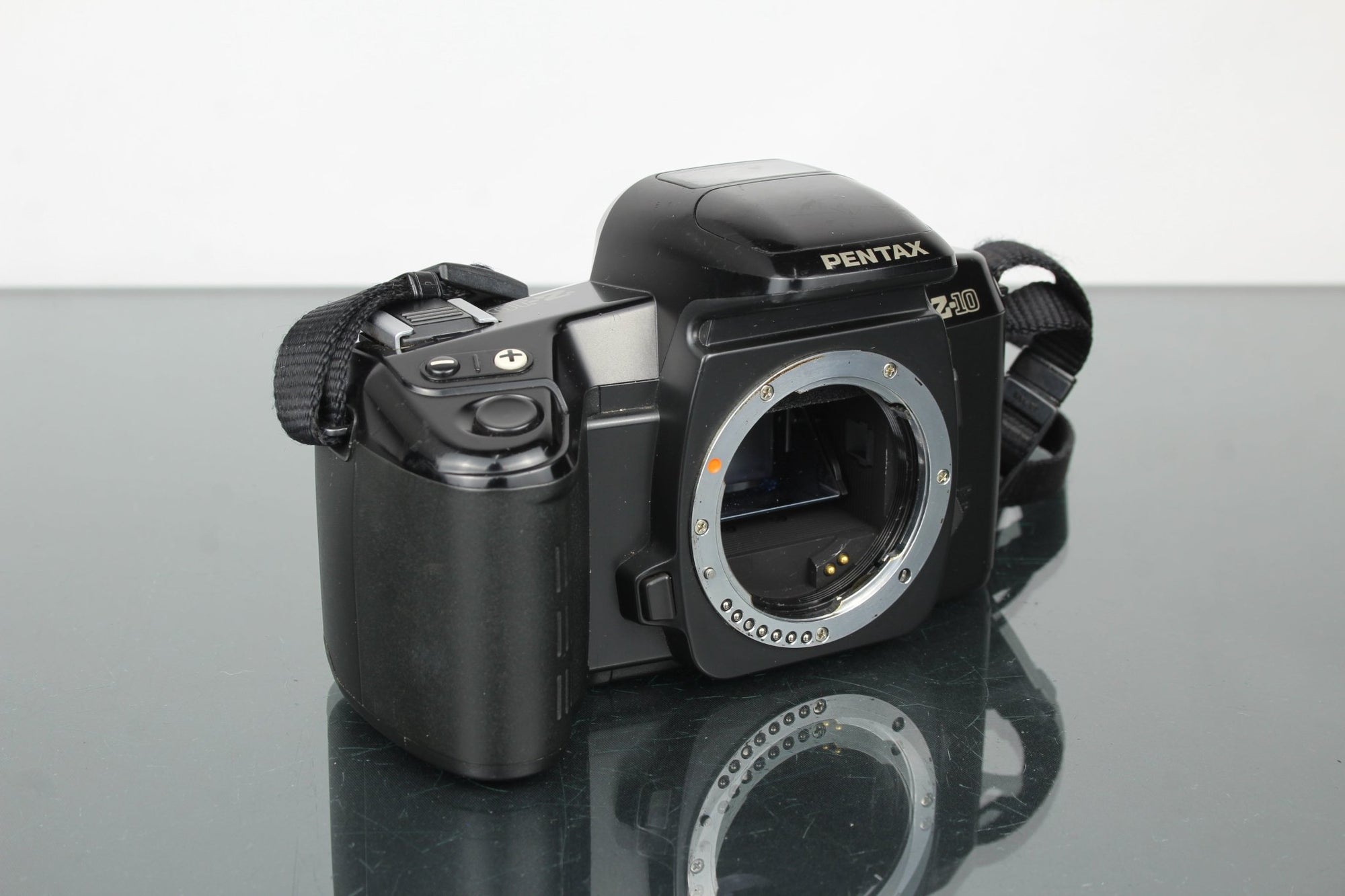 Pentax Z10 - Dutch|Thrift