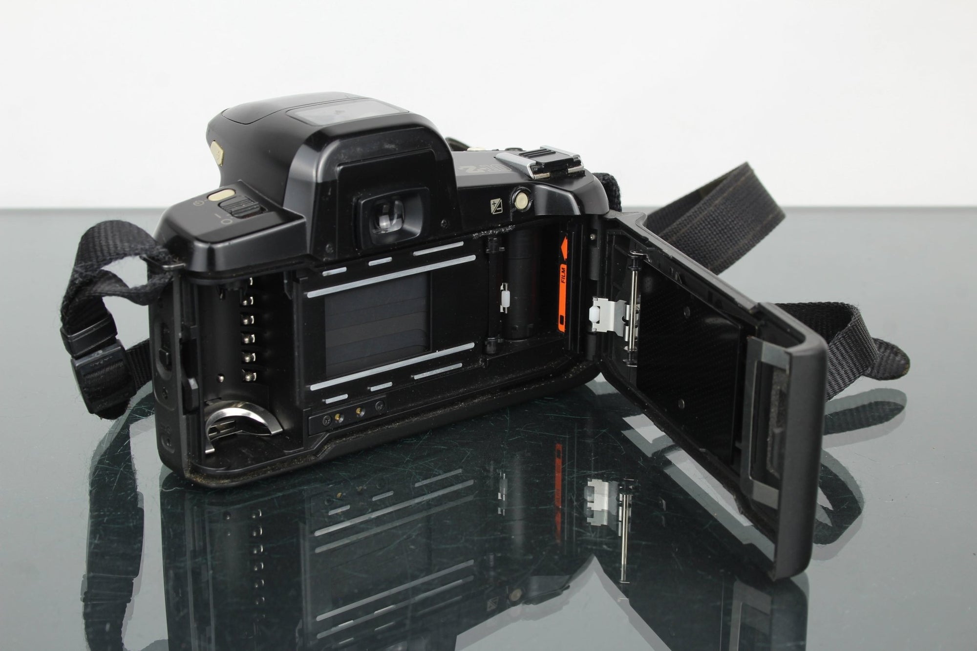 Pentax Z10 - Dutch|Thrift