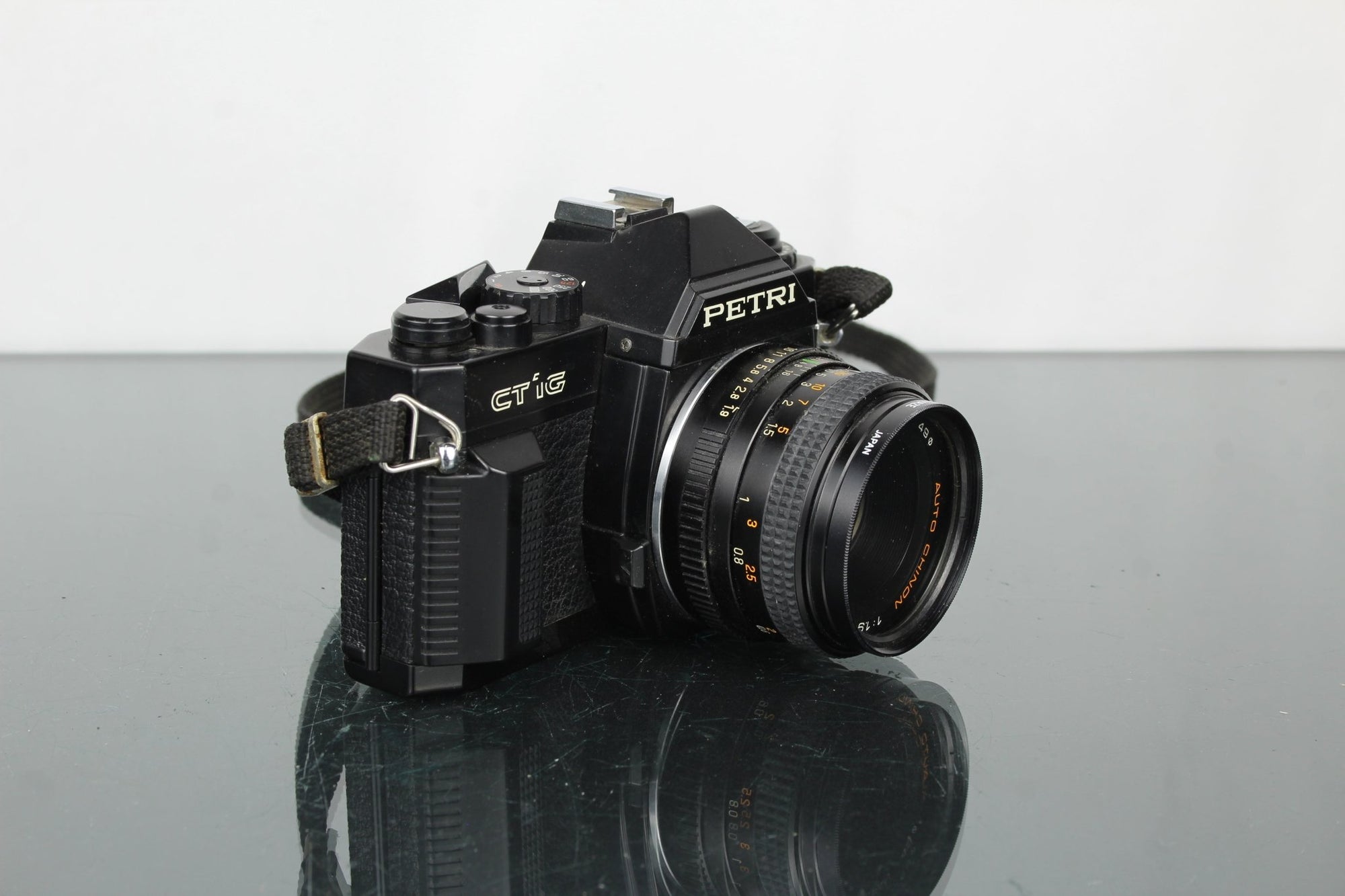 Petri CT TG + chinon 50mm 1:1.9 - Dutch|Thrift