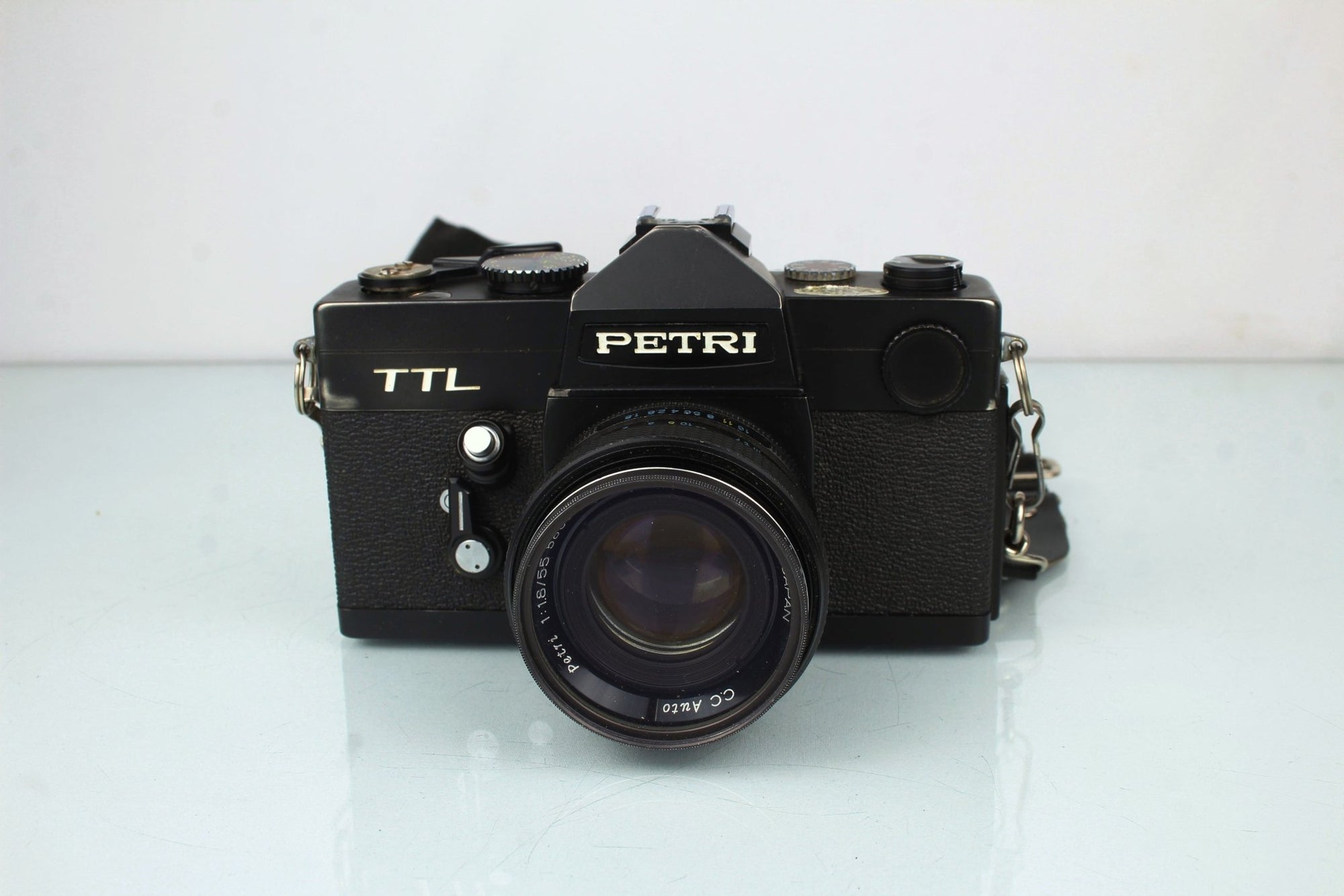 Petri TTL + Petri 1.8 55mm lens - Dutch|Thrift