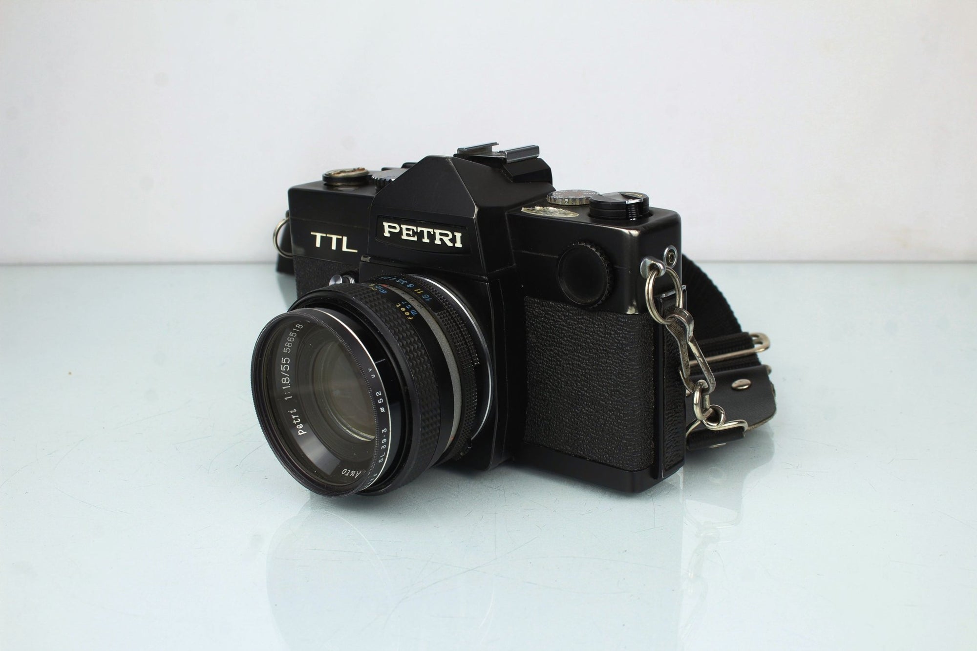 Petri TTL + Petri 1.8 55mm lens - Dutch|Thrift