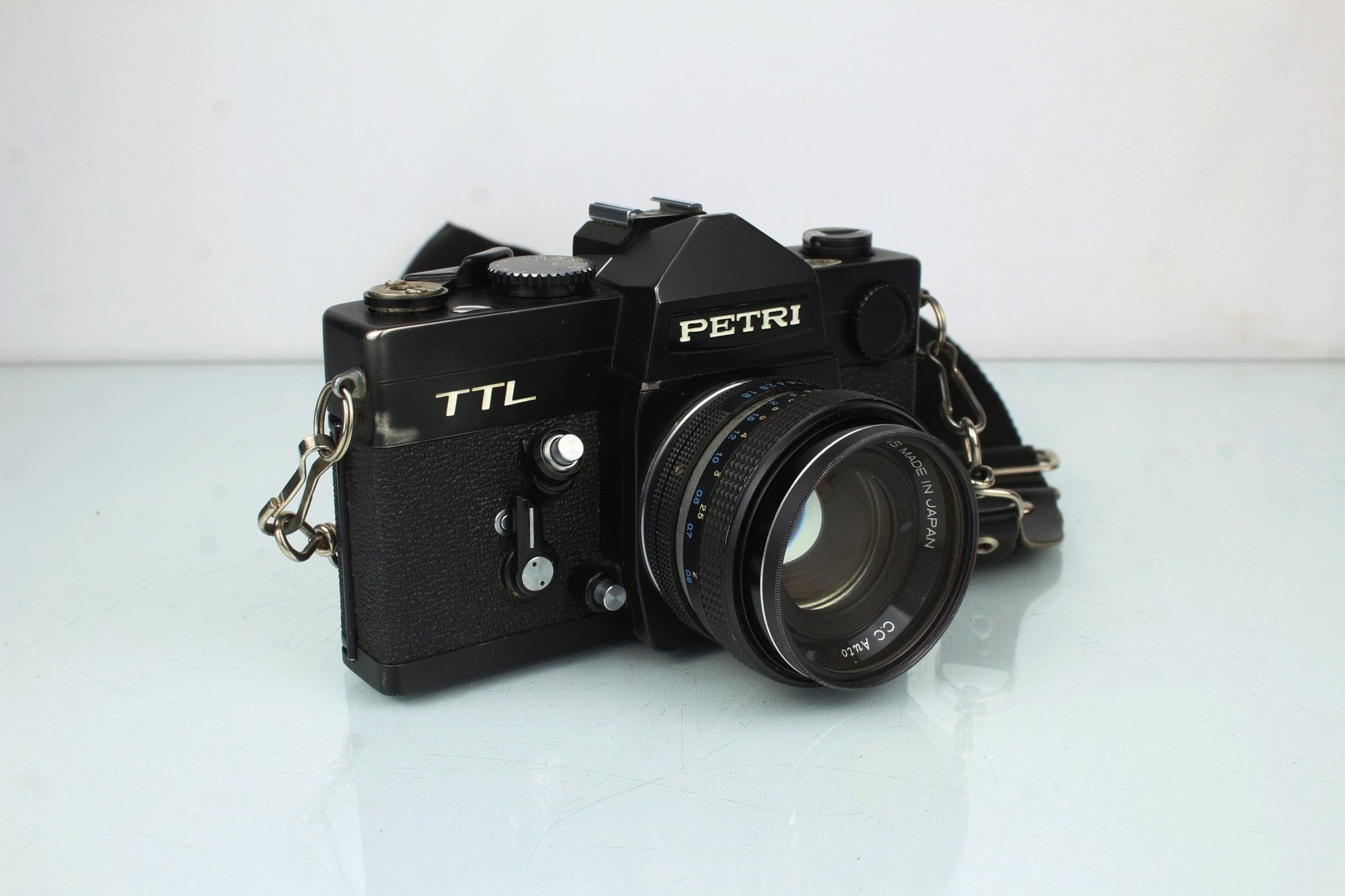 Petri TTL + Petri 1.8 55mm lens - Dutch|Thrift