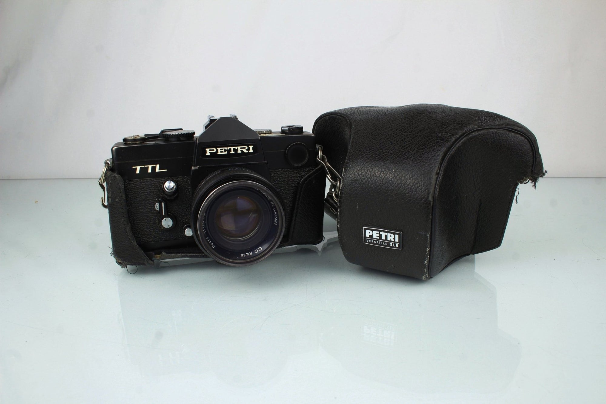 Petri TTL + Petri 1.8 55mm lens - Dutch|Thrift