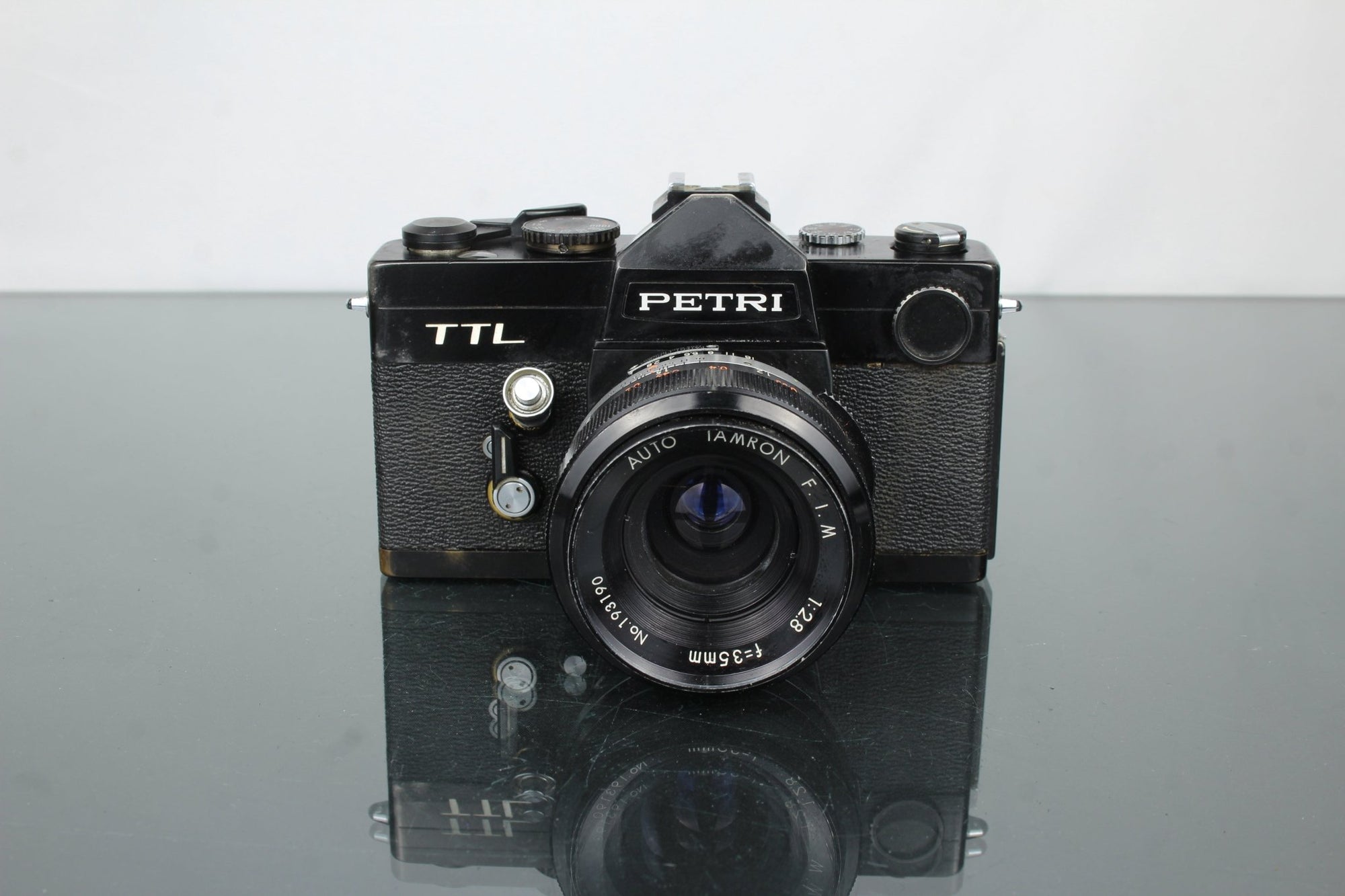 Petri TTL + Tamron 35mm 1:2.8 - Dutch|Thrift