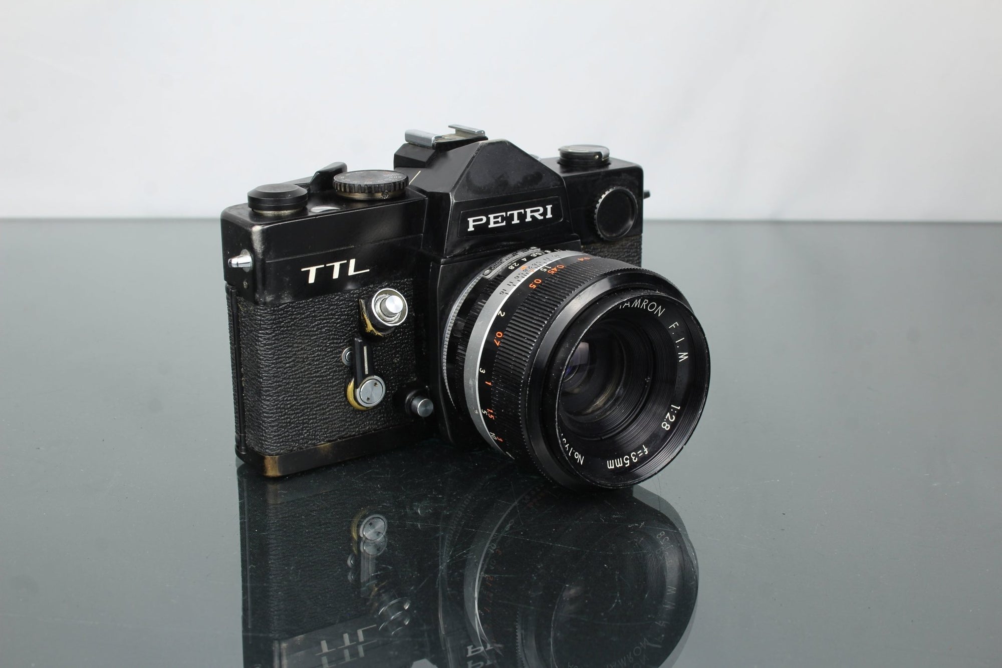 Petri TTL + Tamron 35mm 1:2.8 - Dutch|Thrift