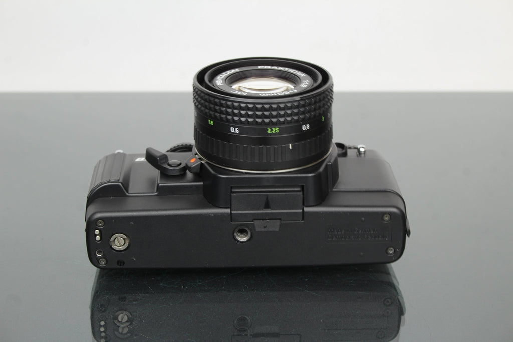 Practica BX20 + Pentacon Praktica 50mm 1.8 lens - Dutch|Thrift