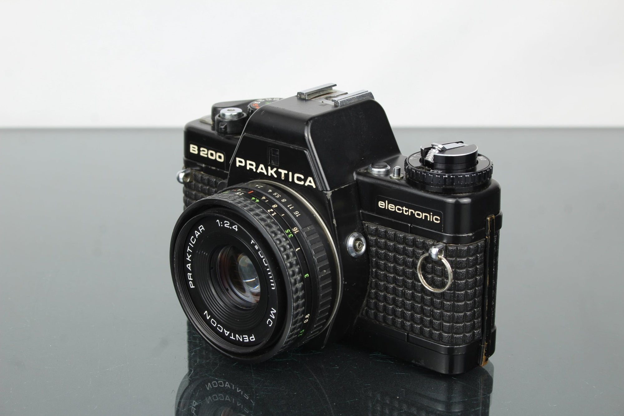 Praktica B 200 + Prakticar 50mm 1:2.4 lens - Dutch|Thrift