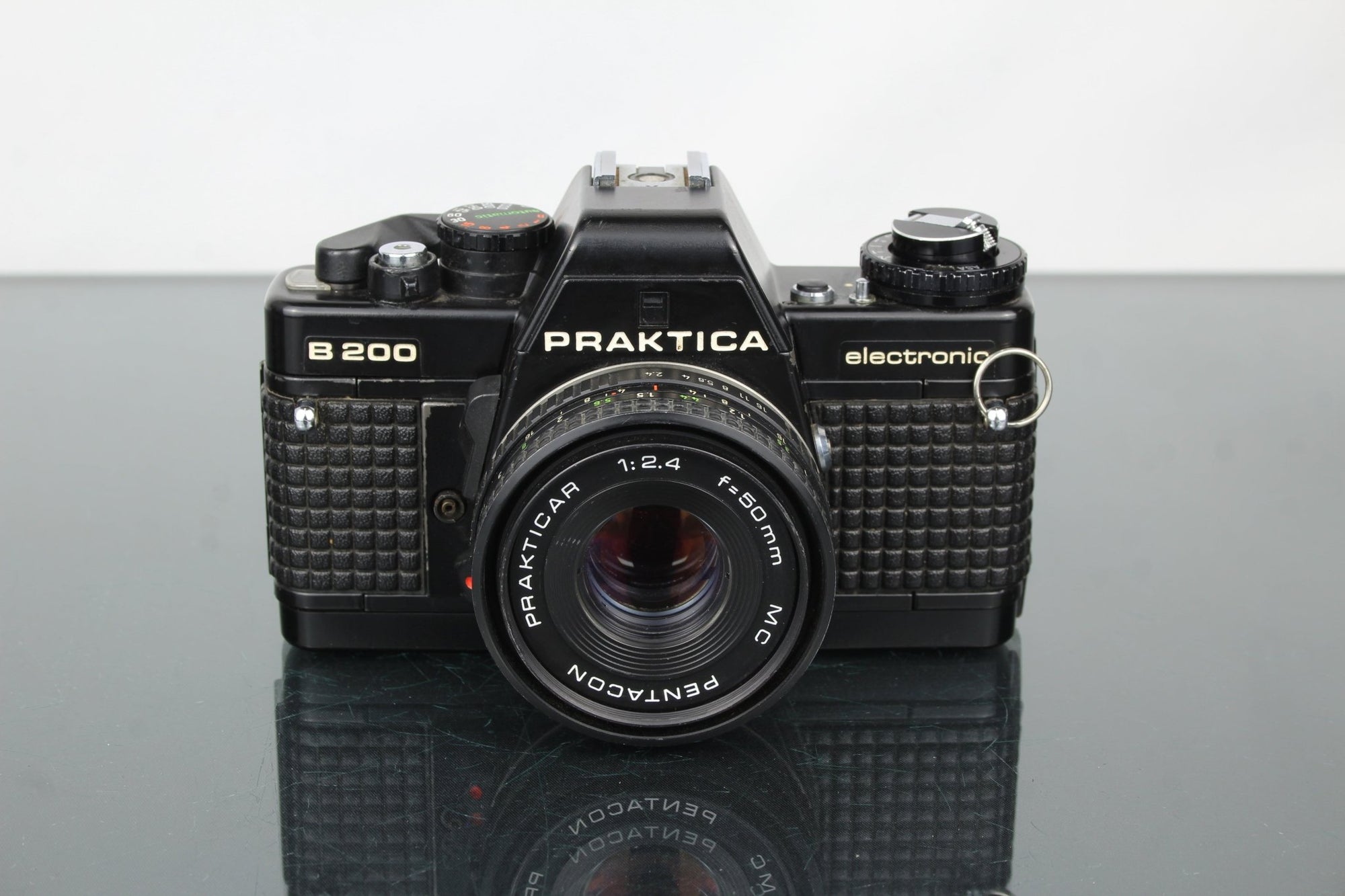 Praktica B 200 + Prakticar 50mm 1:2.4 lens - Dutch|Thrift