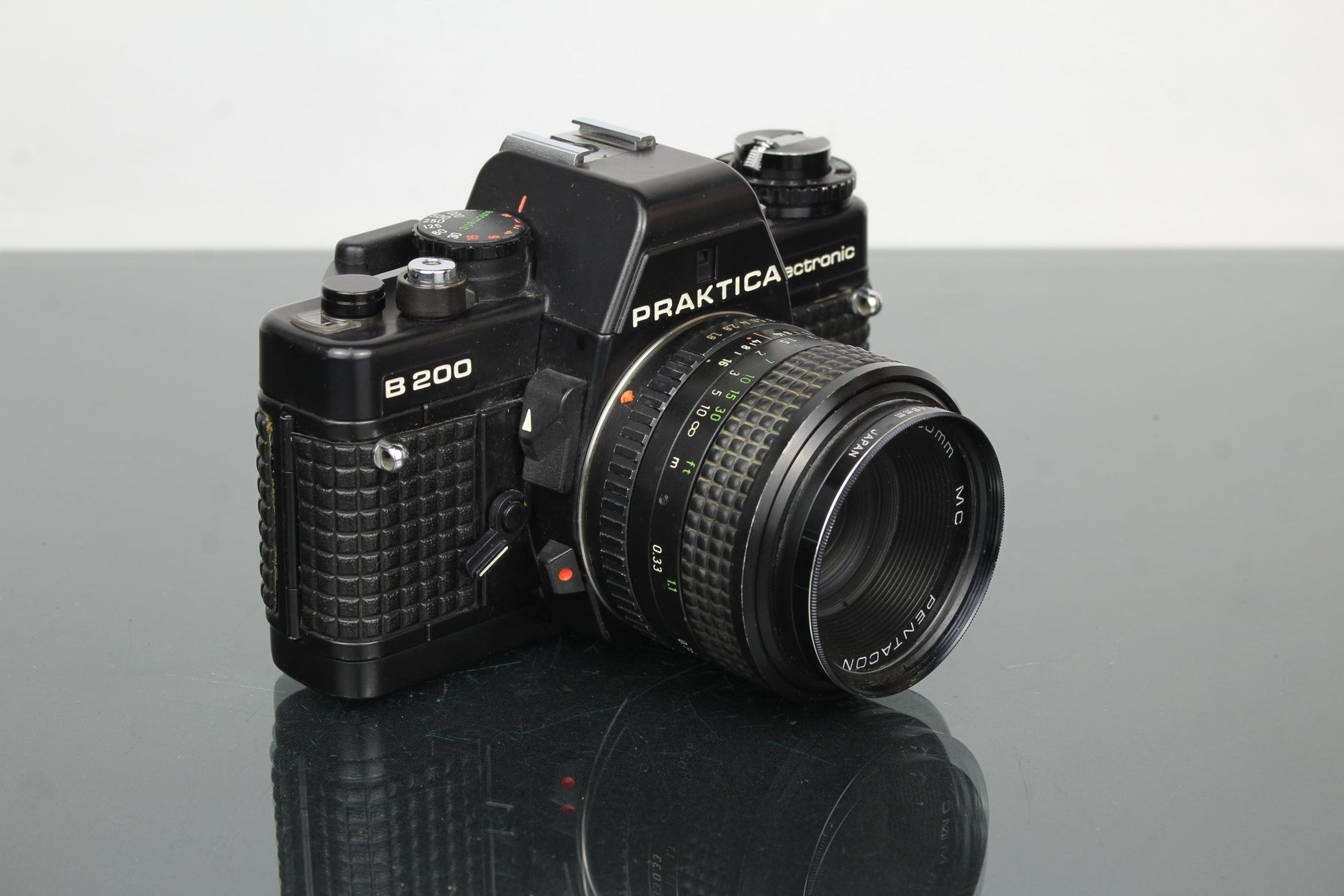 Praktica B200 electronic + Prakticar 50mm 1.8 lens - Dutch|Thrift