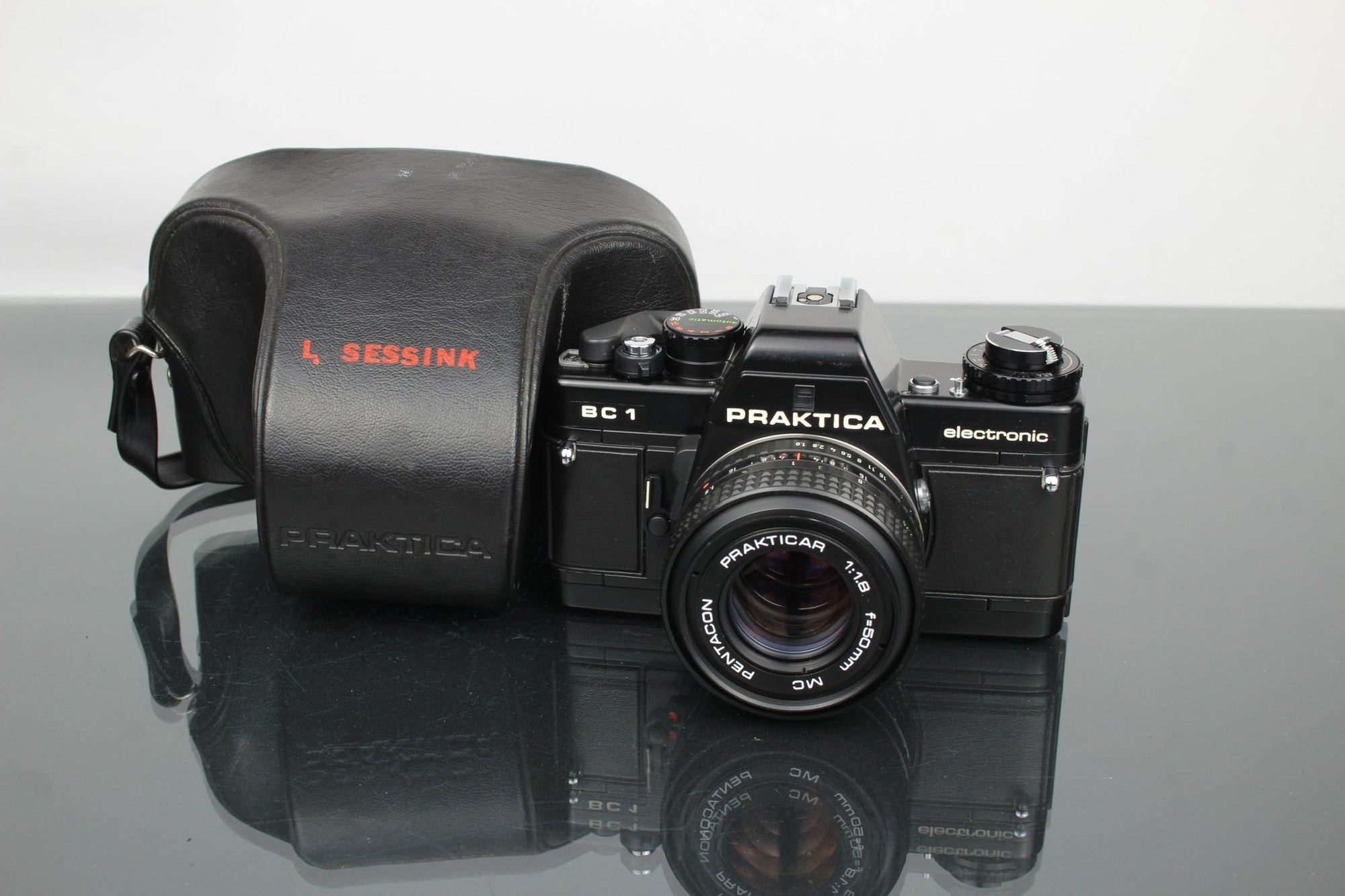 Praktica BC 1 + Prakticar 50mm 1.8 lens - Dutch|Thrift