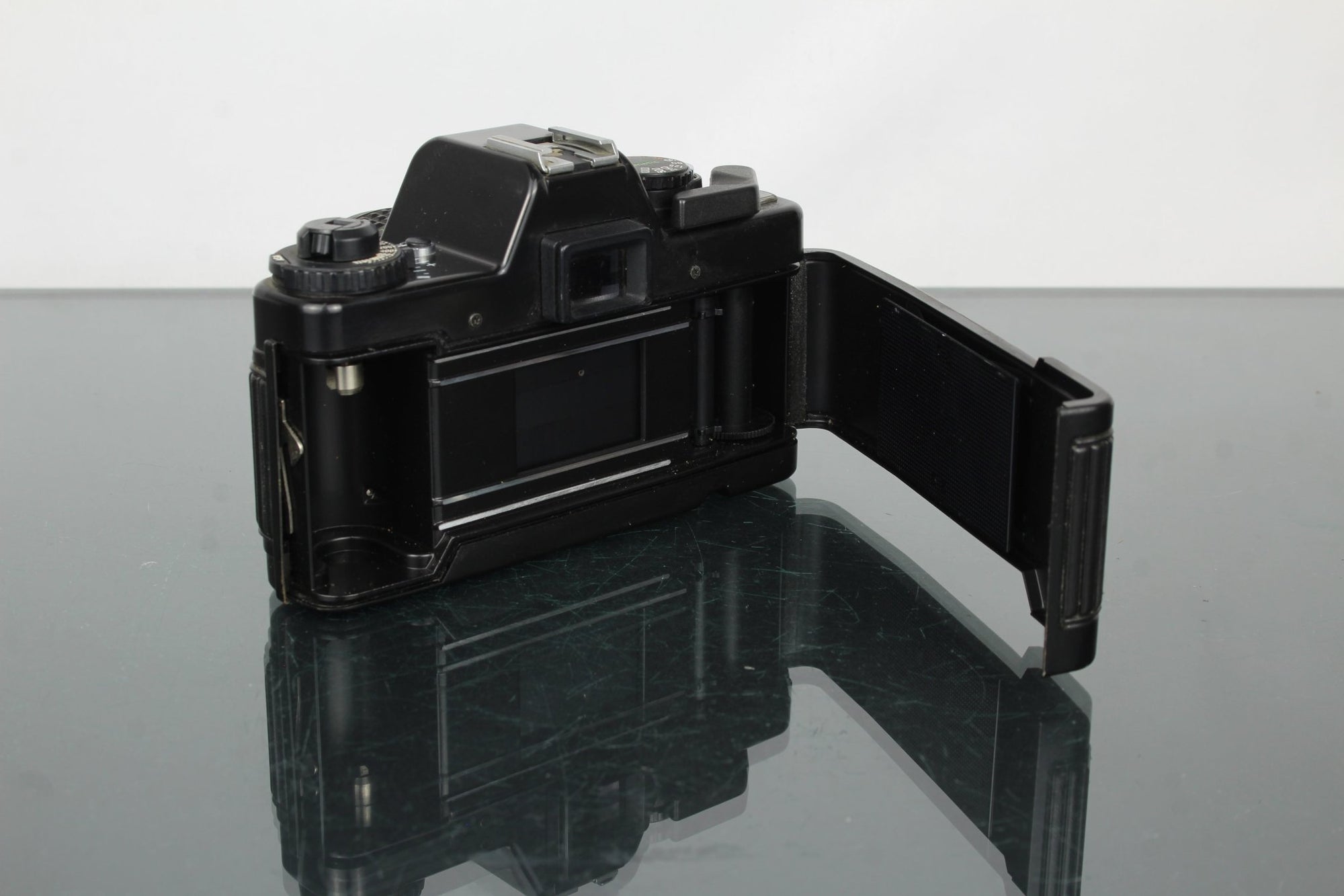 Praktica BC3 + Prakticar 1:1.8 50mm lens - Dutch|Thrift