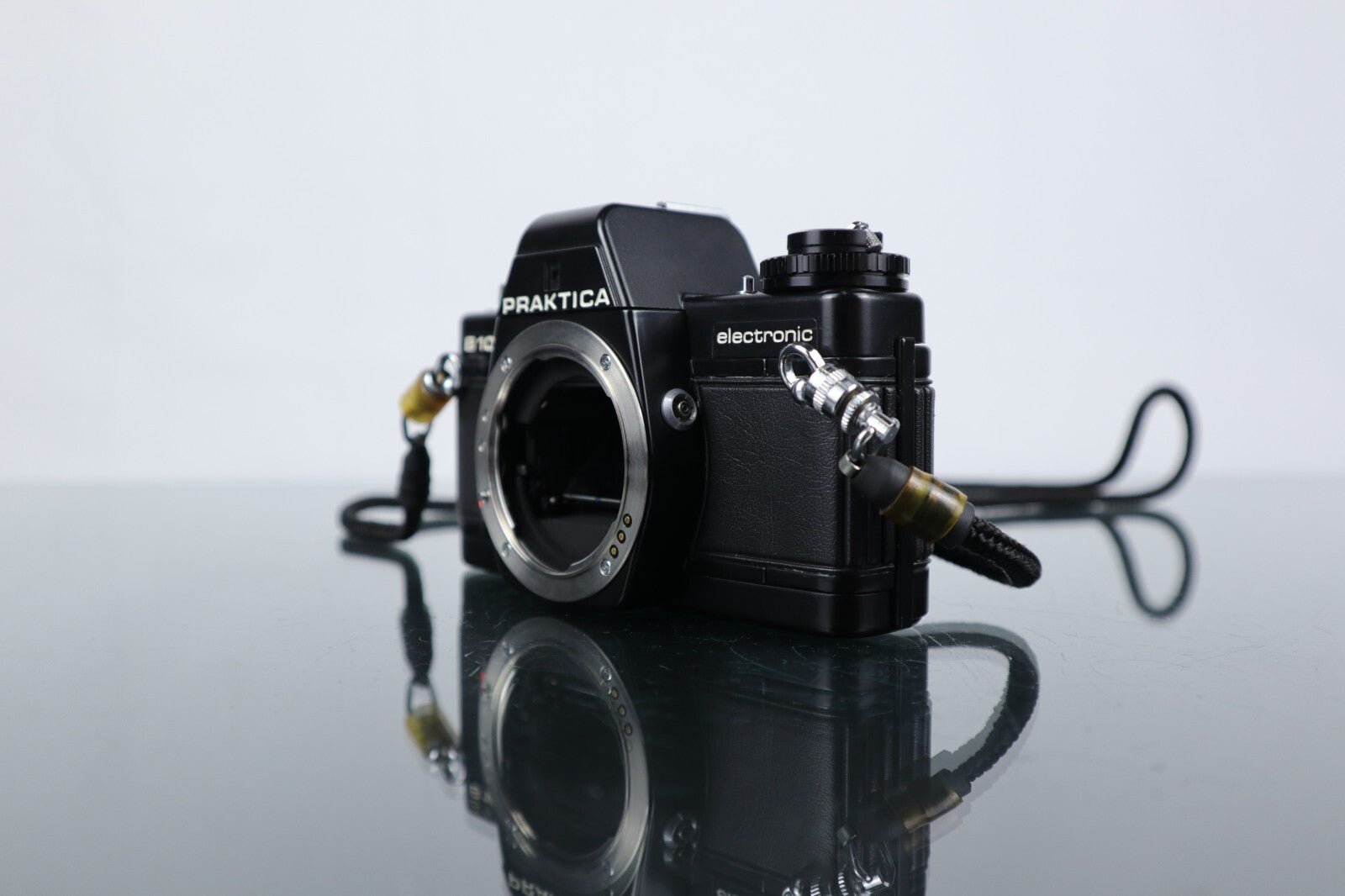 📷 Praktica Electronic B100 | 35mm SLR Film Camera | Body Only - Dutch|Thrift