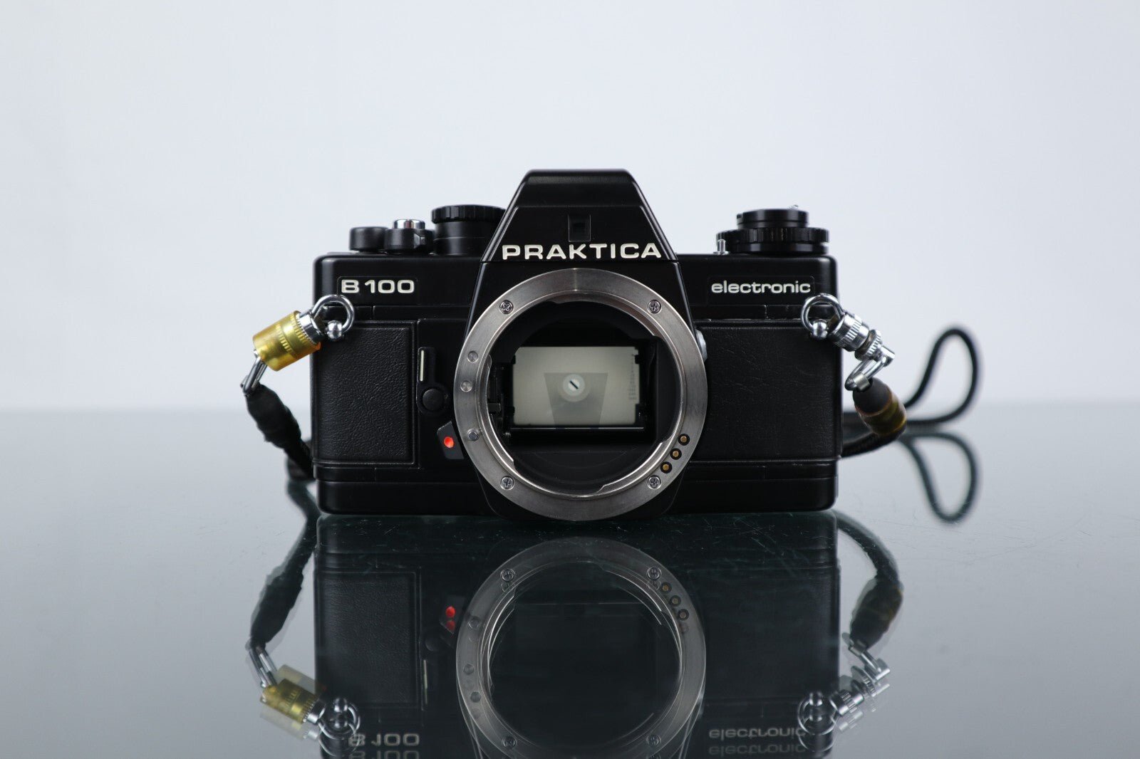📷 Praktica Electronic B100 | 35mm SLR Film Camera | Body Only - Dutch|Thrift