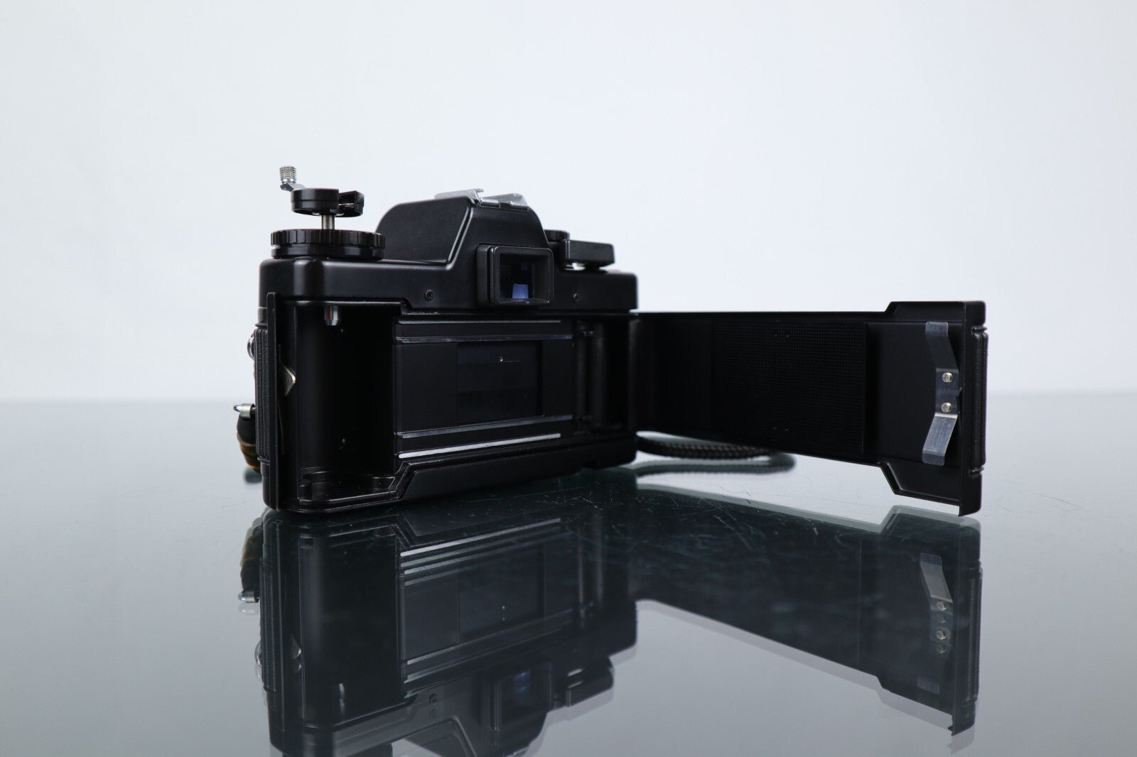 📷 Praktica Electronic B100 | 35mm SLR Film Camera | Body Only - Dutch|Thrift