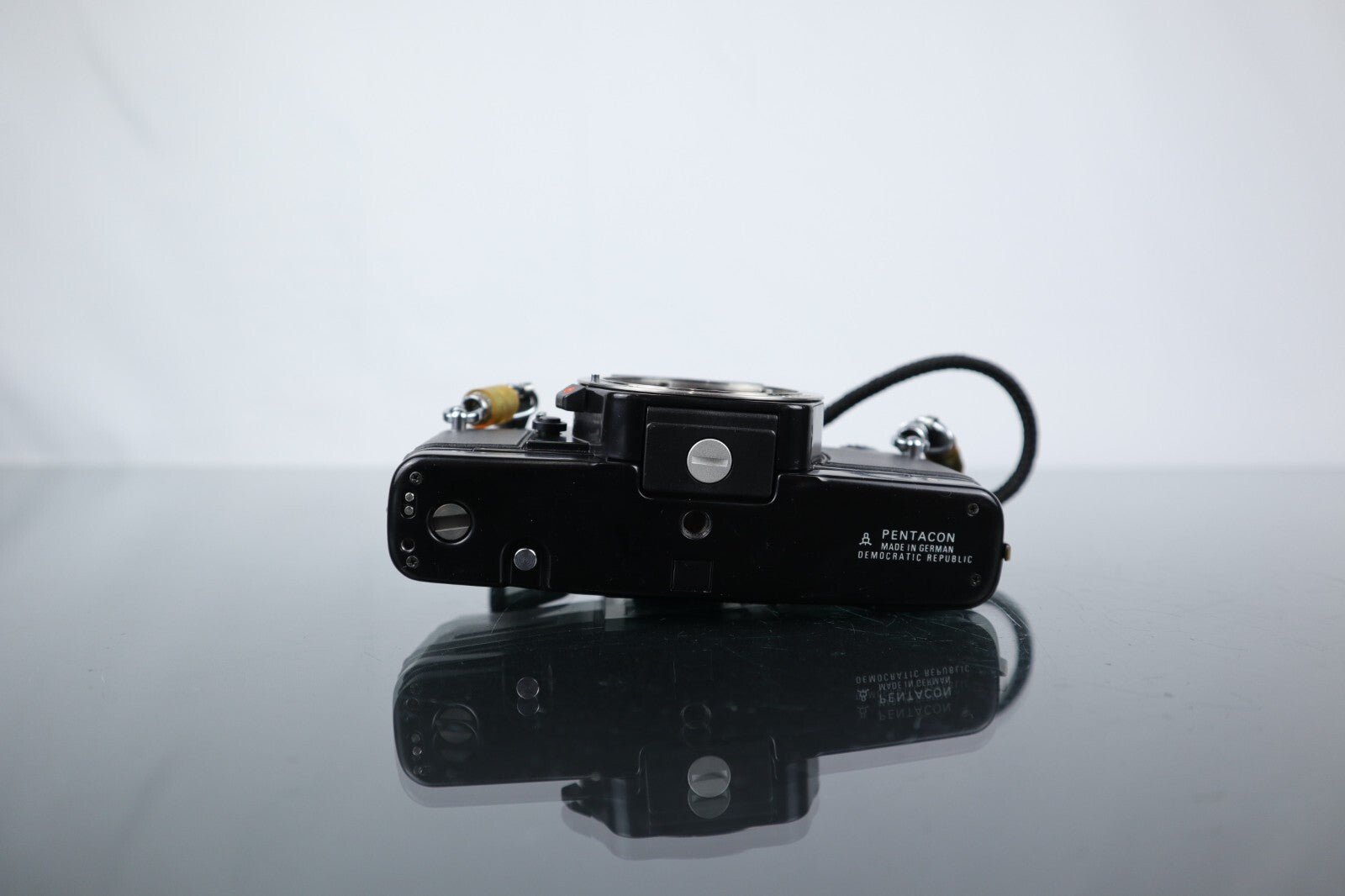 📷 Praktica Electronic B100 | 35mm SLR Film Camera | Body Only - Dutch|Thrift