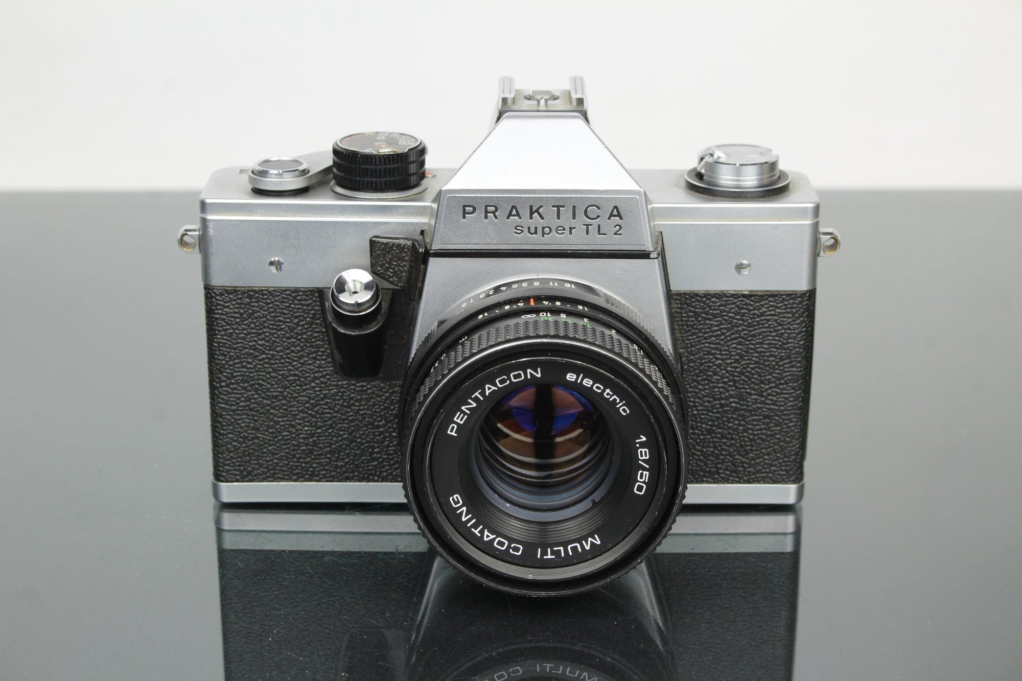 Praktica super TL2 + Pentacon electric 50mm 1.8 M42 lens - Dutch|Thrift
