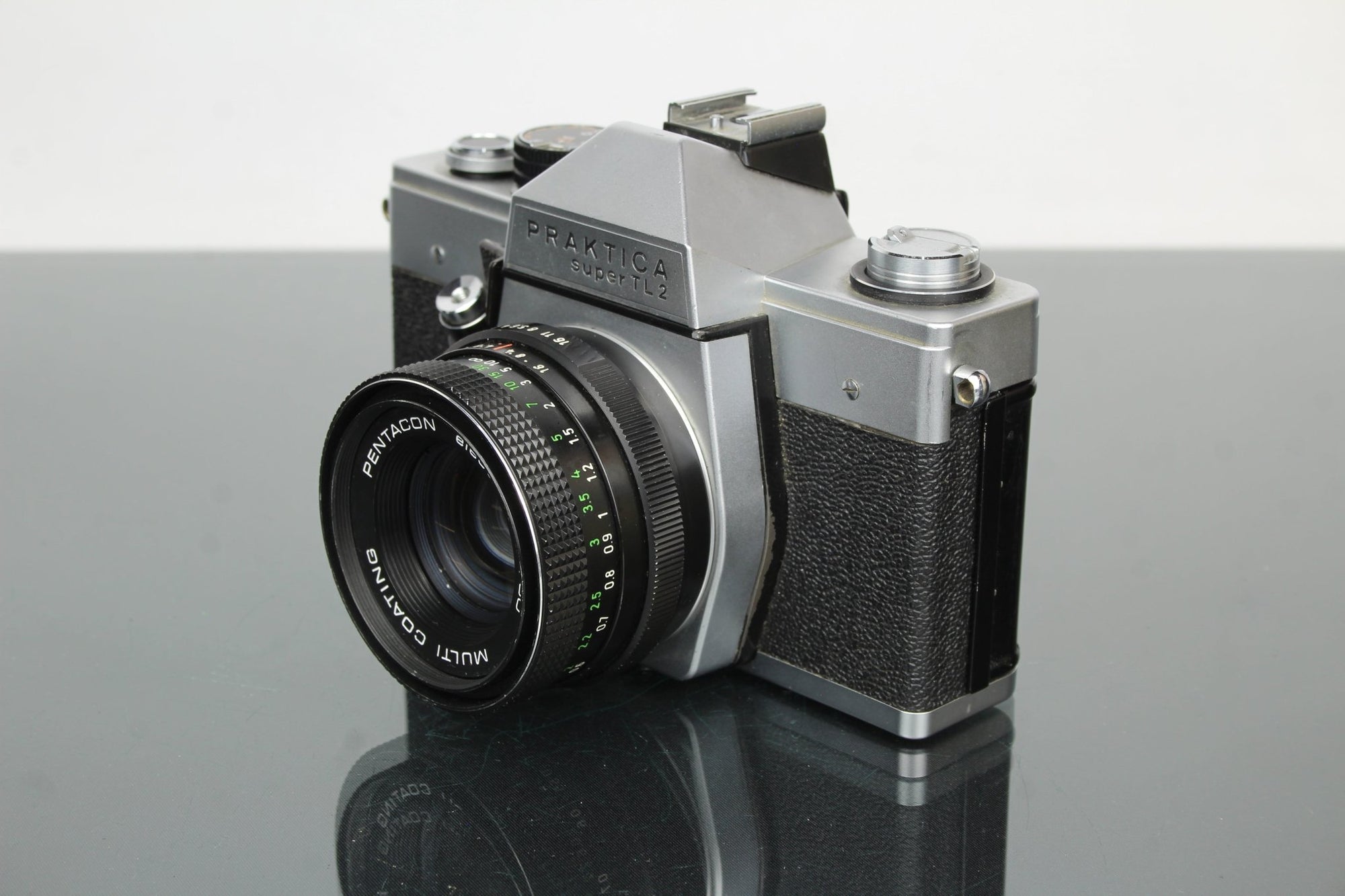 Praktica super TL2 + Pentacon electric 50mm 1.8 M42 lens - Dutch|Thrift