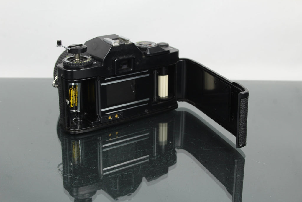 Ricoh KR - 10 Super + Rikenon 35 - 70mm 1:3.4 - 4.5 lens - Dutch|Thrift