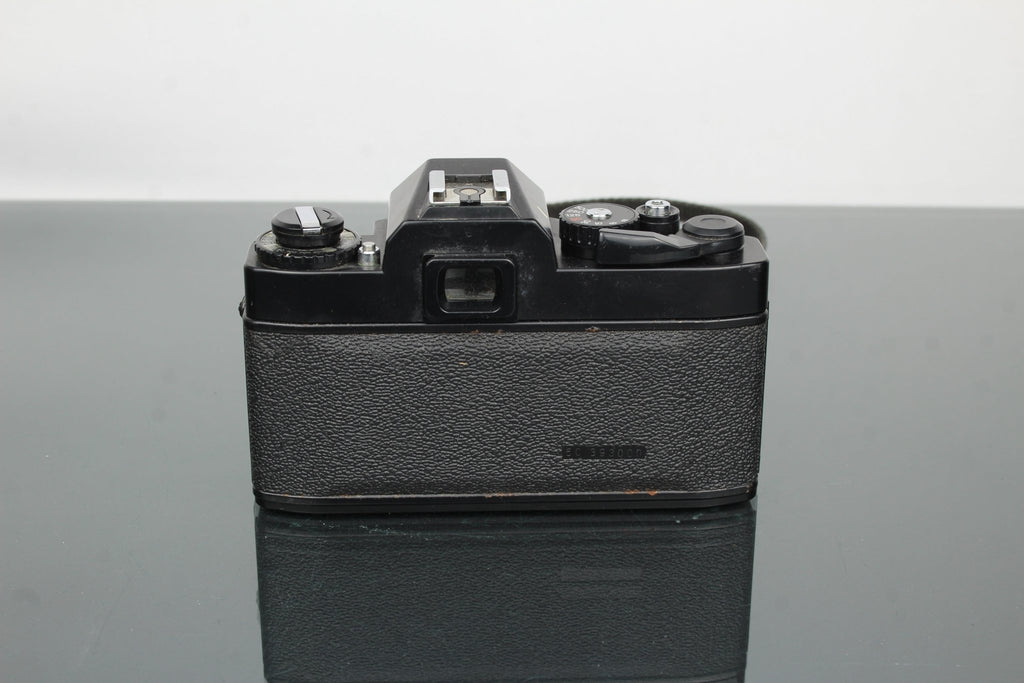 Ricoh KR - 5 + Rikenon 55mm 1:2.2 lens - Dutch|Thrift