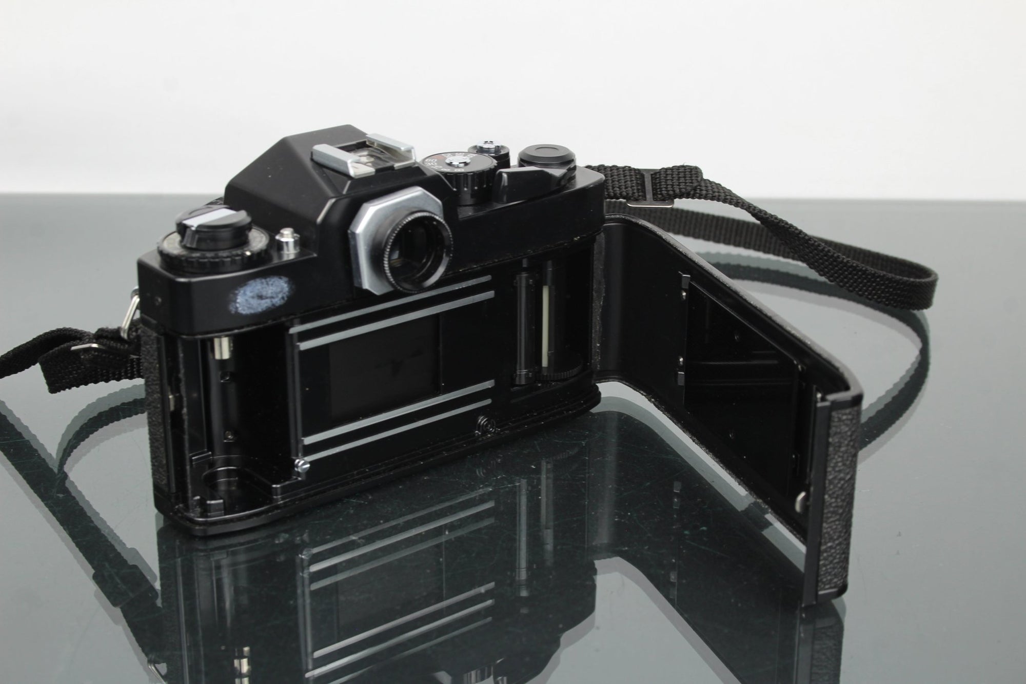 Ricoh KR - 5 Super + XR Rikenon 55mm f/2.2 lens - Dutch|Thrift