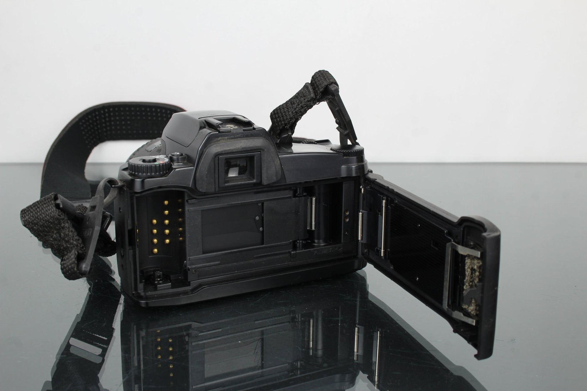 Sigma SA - 300 + Sigma DL zoom 35 - 80MM 1:4 - 5.6 - Dutch|Thrift