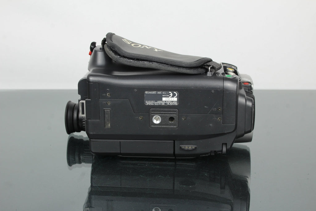 Sony Handycam CCD - TRV64E - Dutch|Thrift